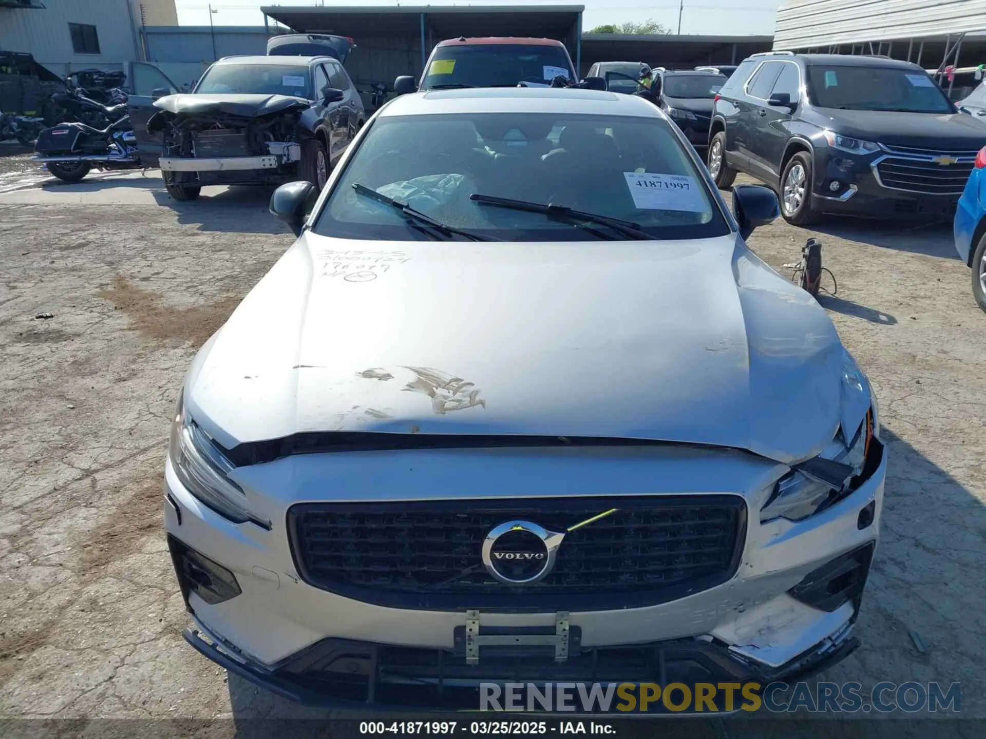 11 fotografías del automóvil dañado 7JRL12FZ3NG176097 VOLVO S60 2022