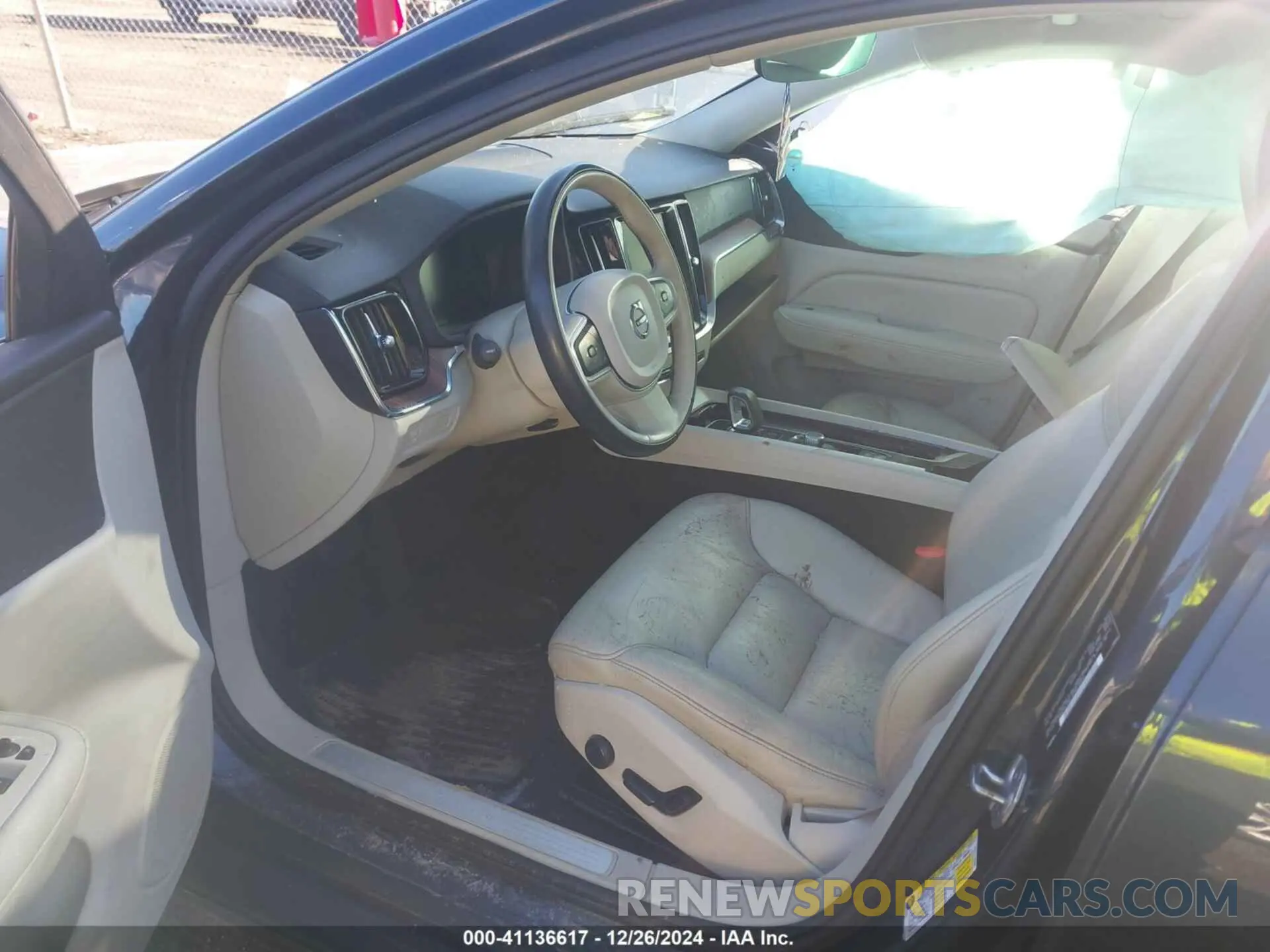 5 fotografías del automóvil dañado 7JRL12FZ4NG162452 VOLVO S60 2022