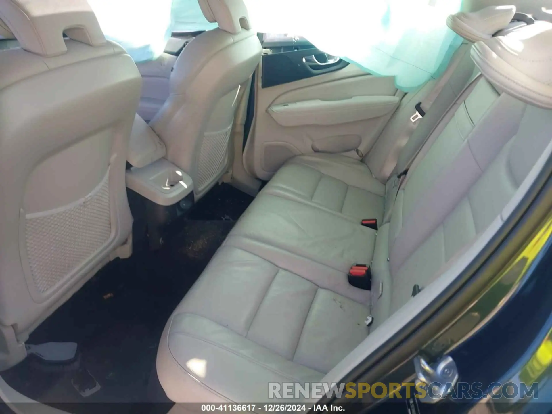 8 fotografías del automóvil dañado 7JRL12FZ4NG162452 VOLVO S60 2022
