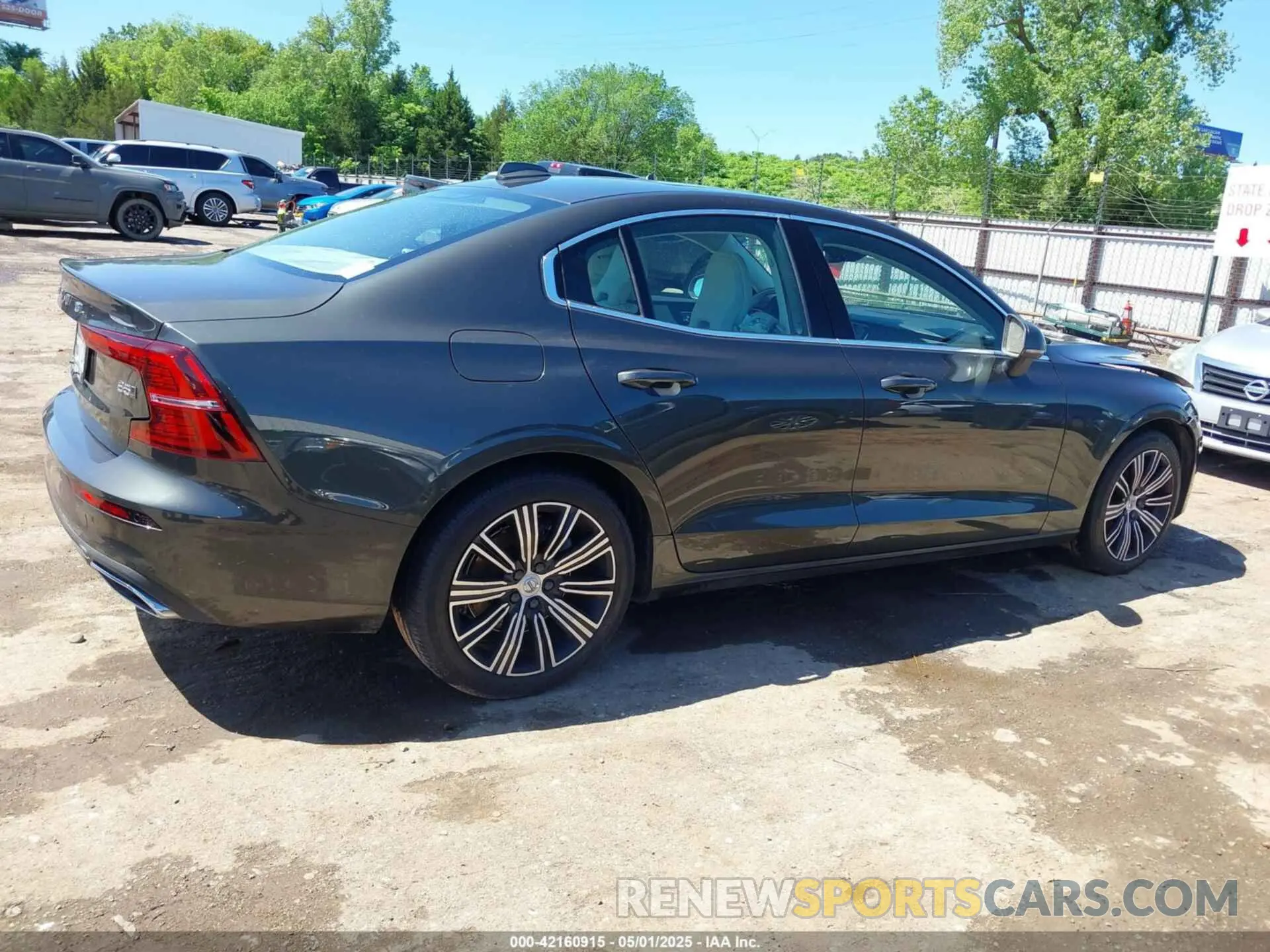 13 fotografías del automóvil dañado 7JRL12TL3NG162992 VOLVO S60 2022