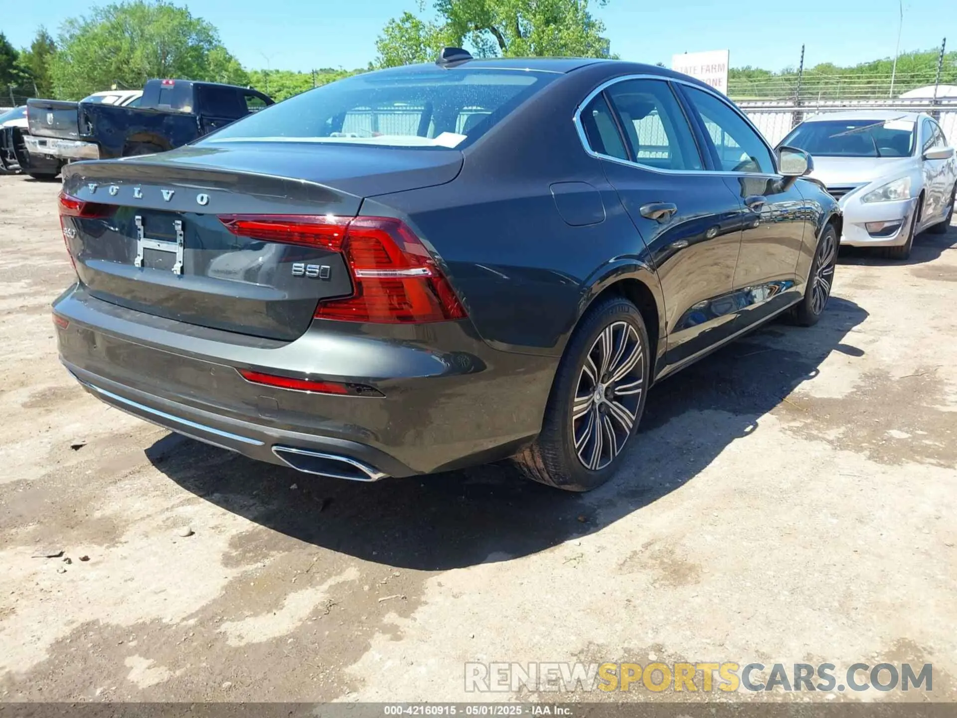 4 fotografías del automóvil dañado 7JRL12TL3NG162992 VOLVO S60 2022