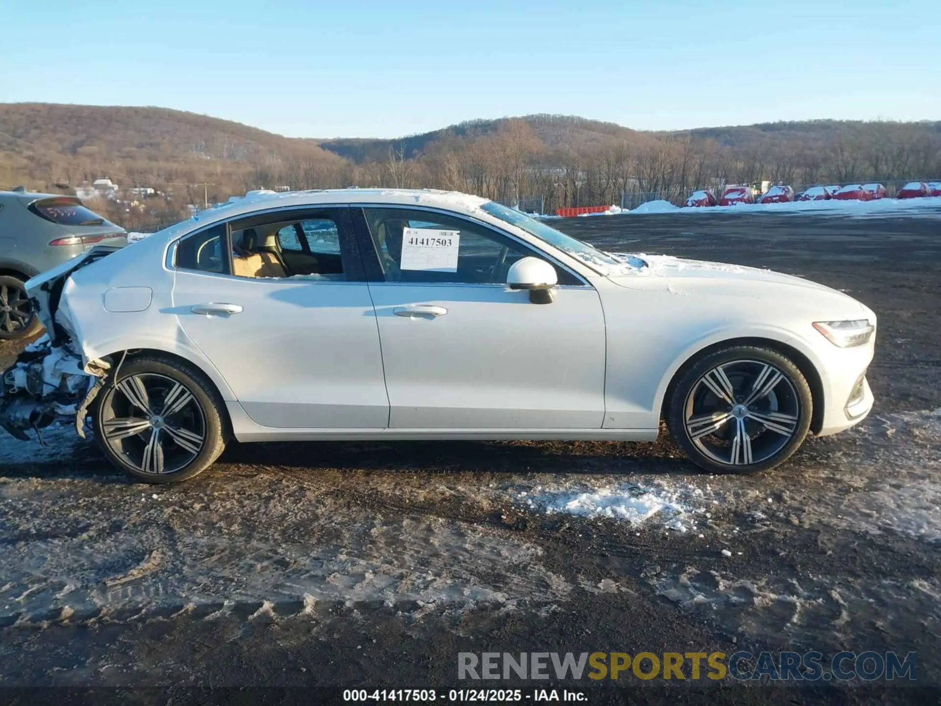 13 fotografías del automóvil dañado 7JRL12TL8NG162261 VOLVO S60 2022