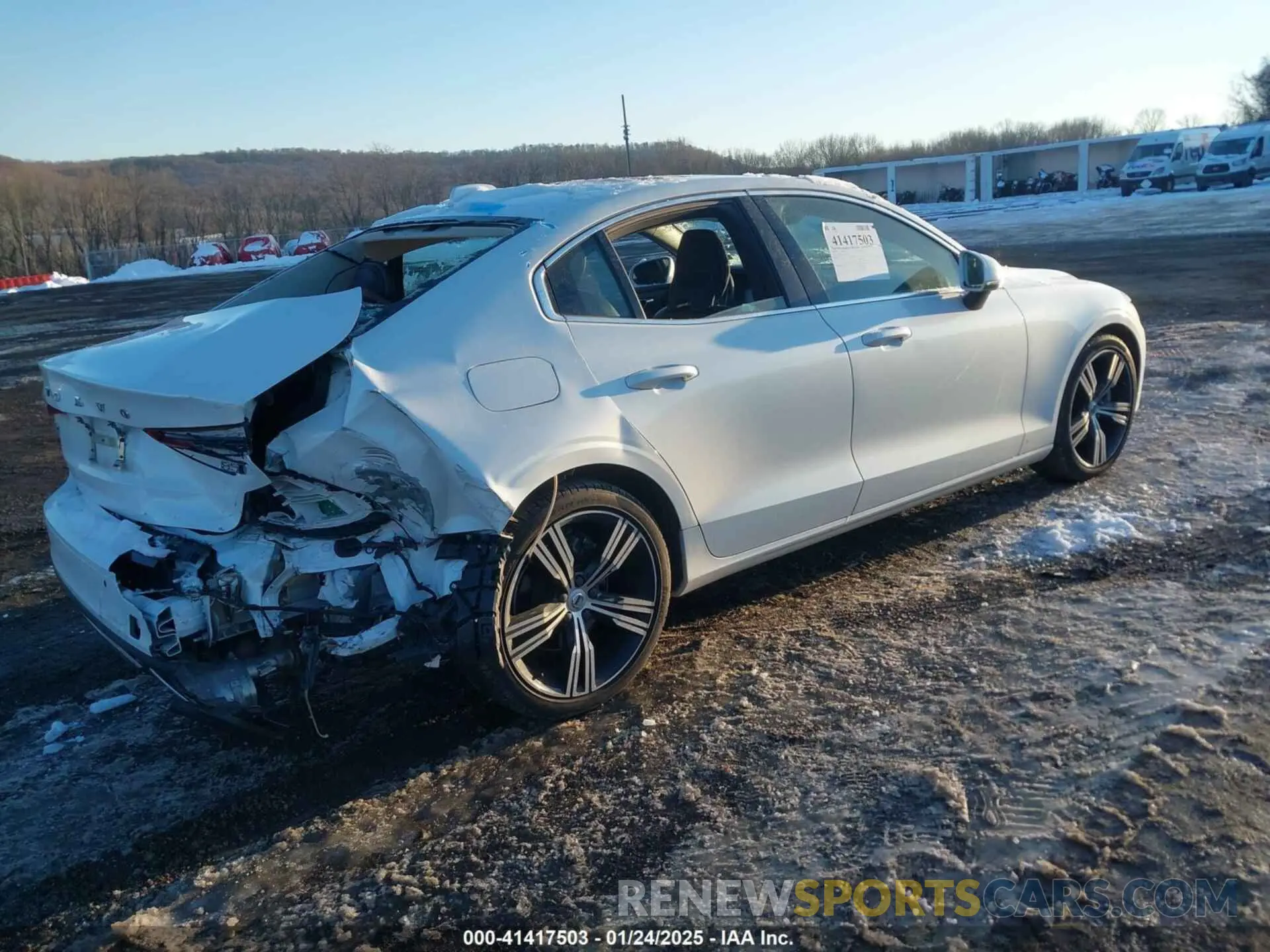 4 fotografías del automóvil dañado 7JRL12TL8NG162261 VOLVO S60 2022