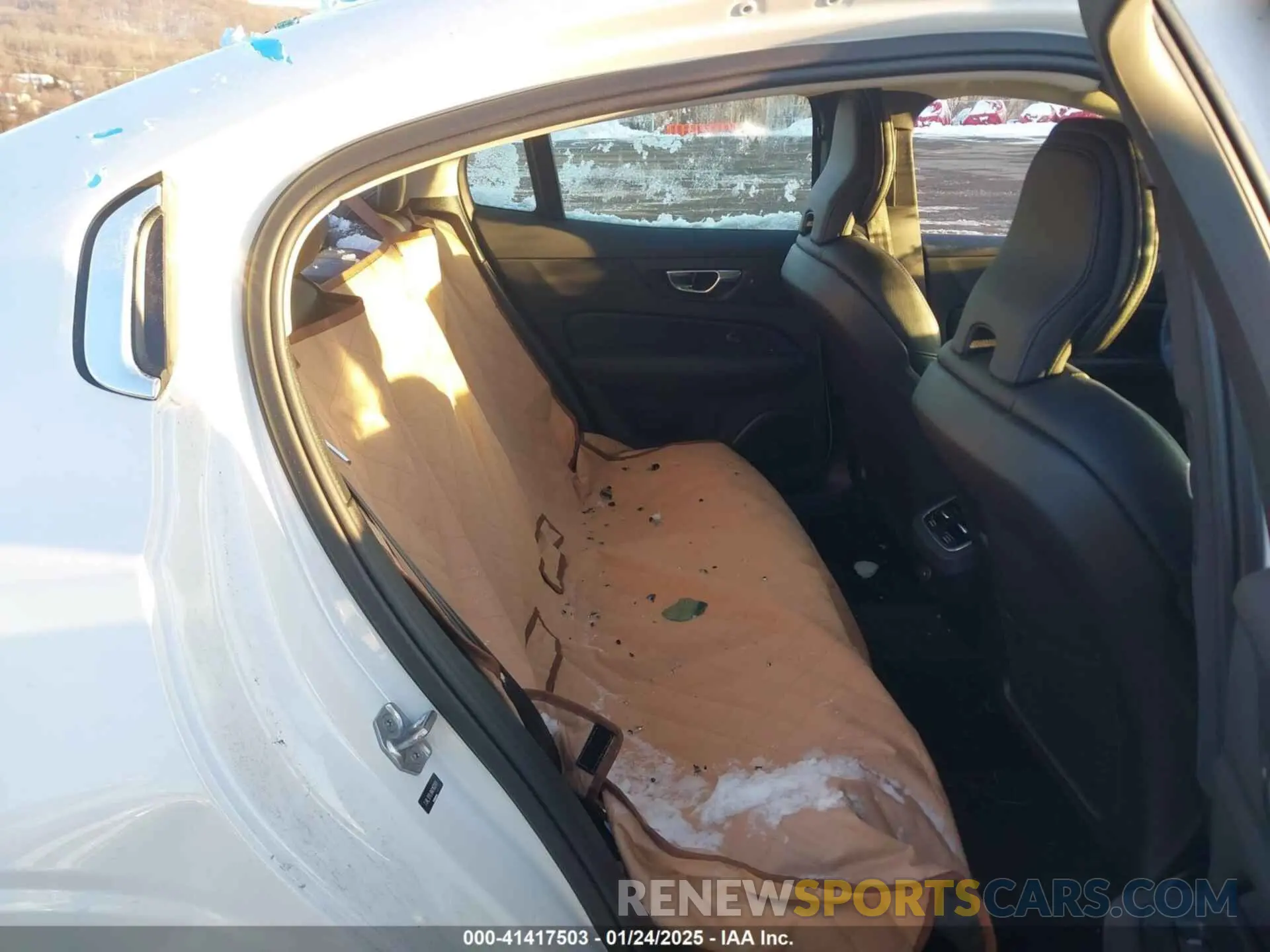 8 fotografías del automóvil dañado 7JRL12TL8NG162261 VOLVO S60 2022