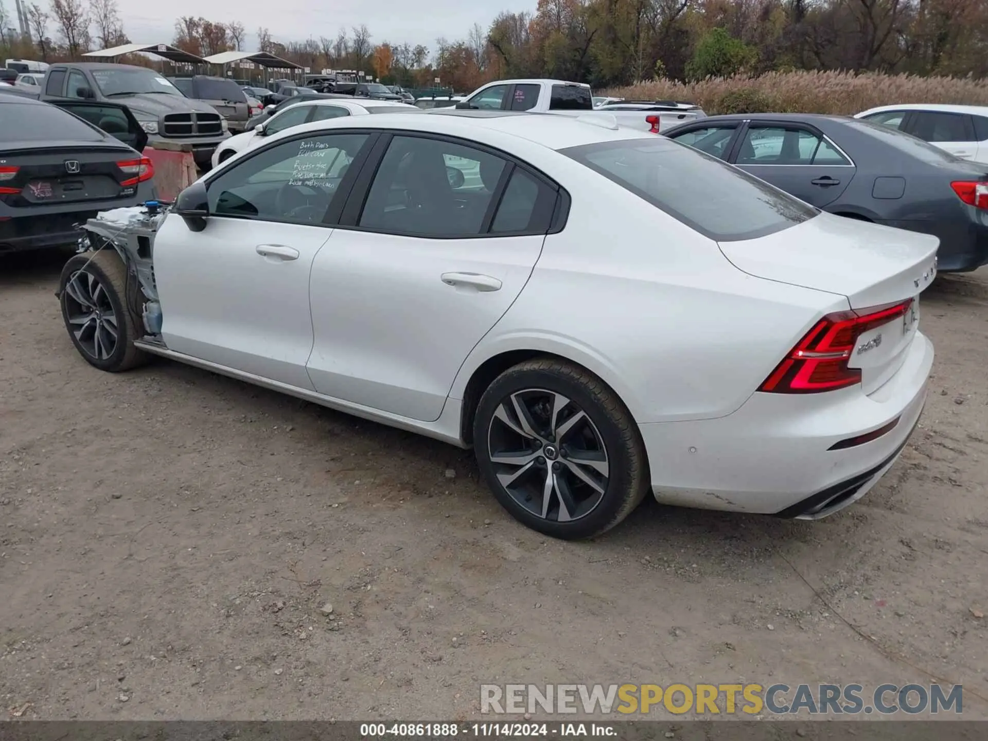 3 fotografías del automóvil dañado 7JRL12TM4NG192138 VOLVO S60 2022