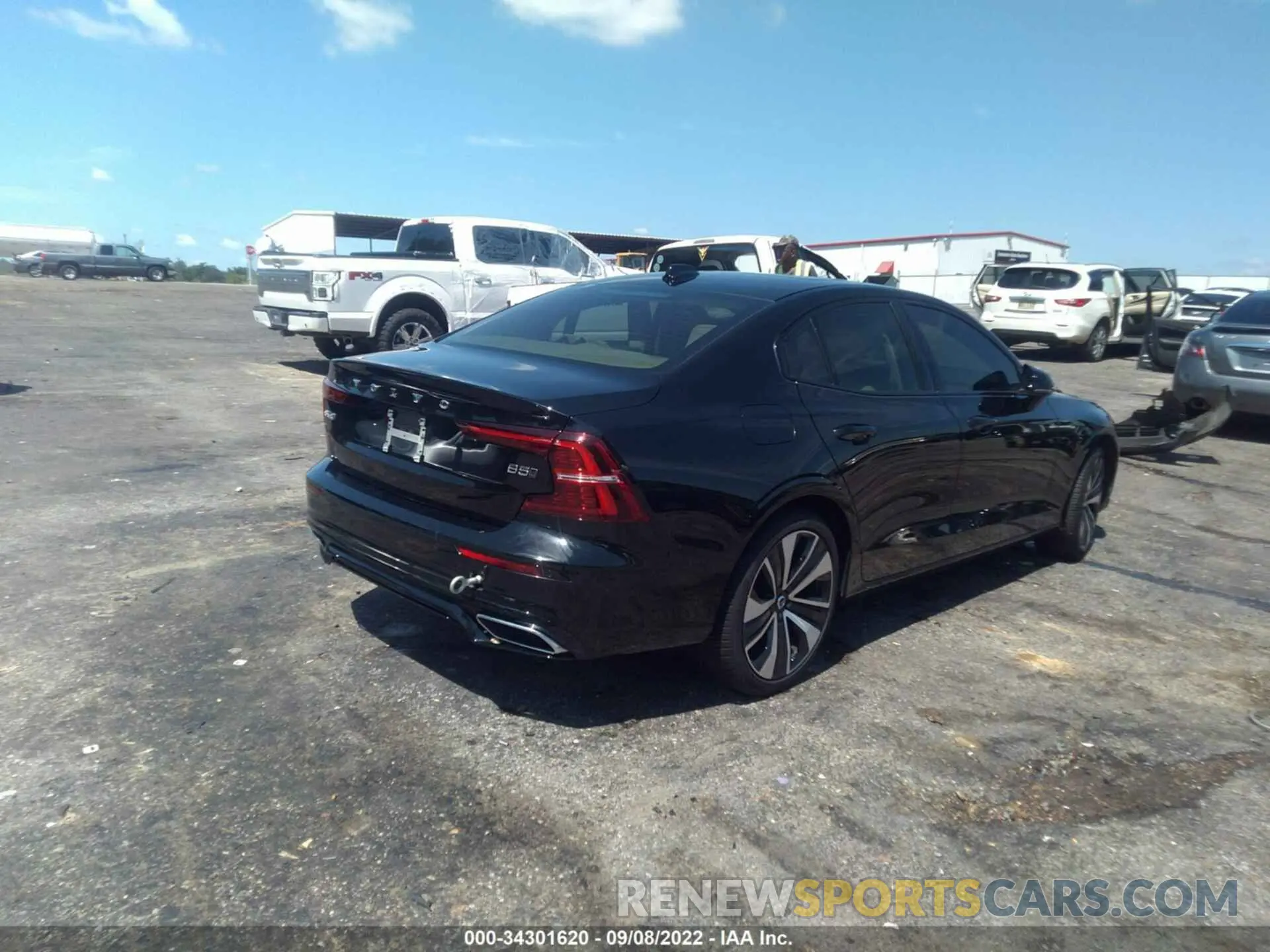 4 fotografías del automóvil dañado 7JRL12TZ1NG153860 VOLVO S60 2022