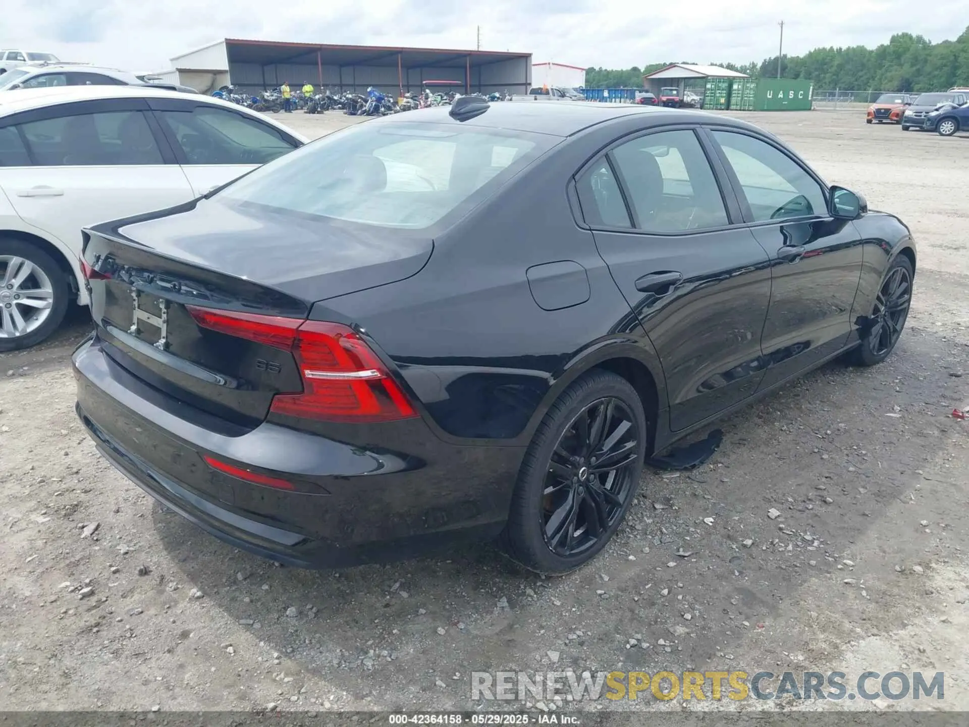 4 fotografías del automóvil dañado 7JRL12FJ3PG250292 VOLVO S60 2023