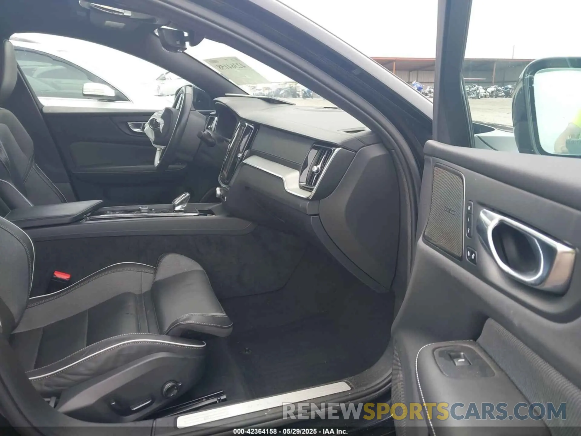 5 fotografías del automóvil dañado 7JRL12FJ3PG250292 VOLVO S60 2023