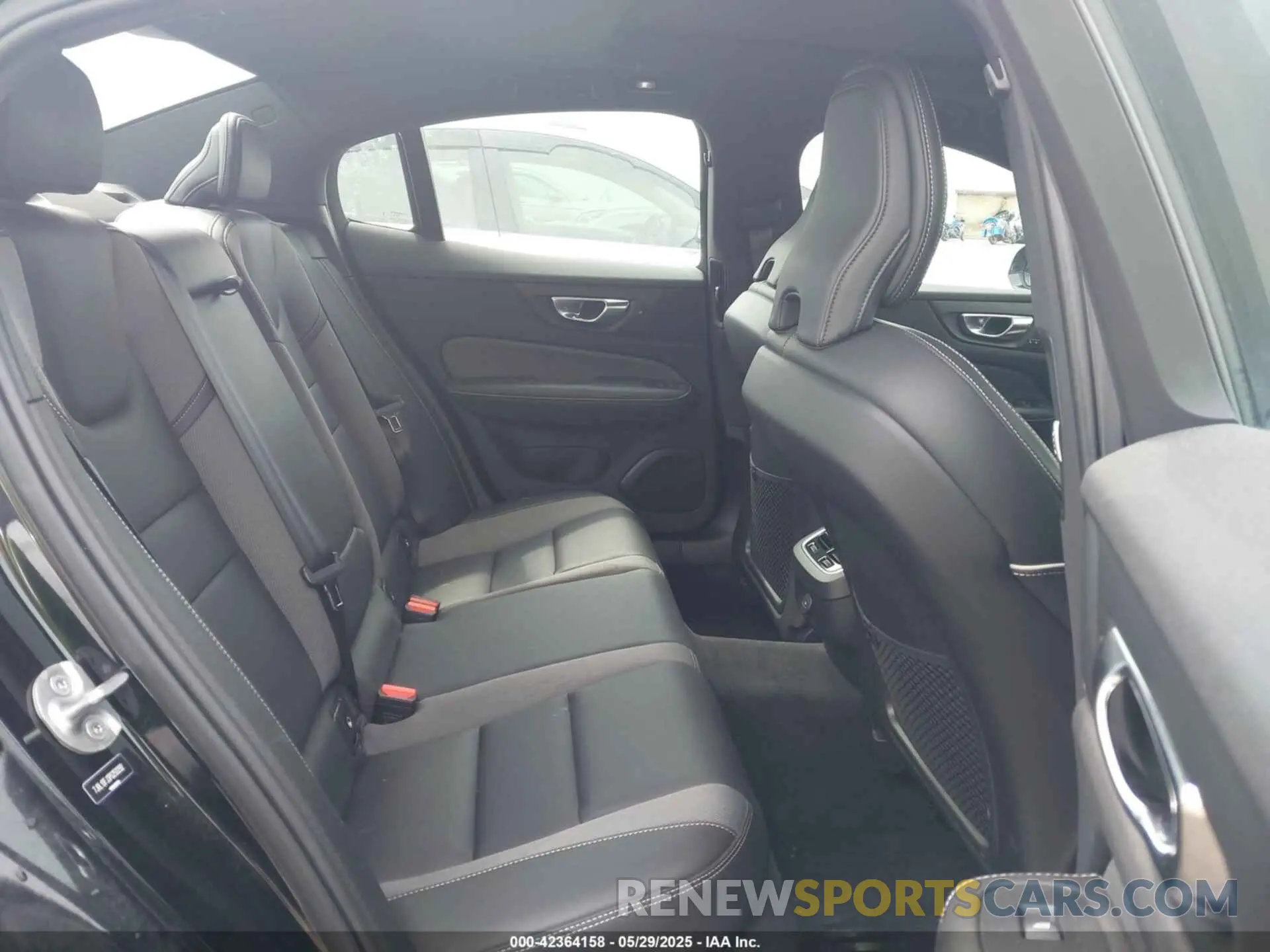 8 fotografías del automóvil dañado 7JRL12FJ3PG250292 VOLVO S60 2023