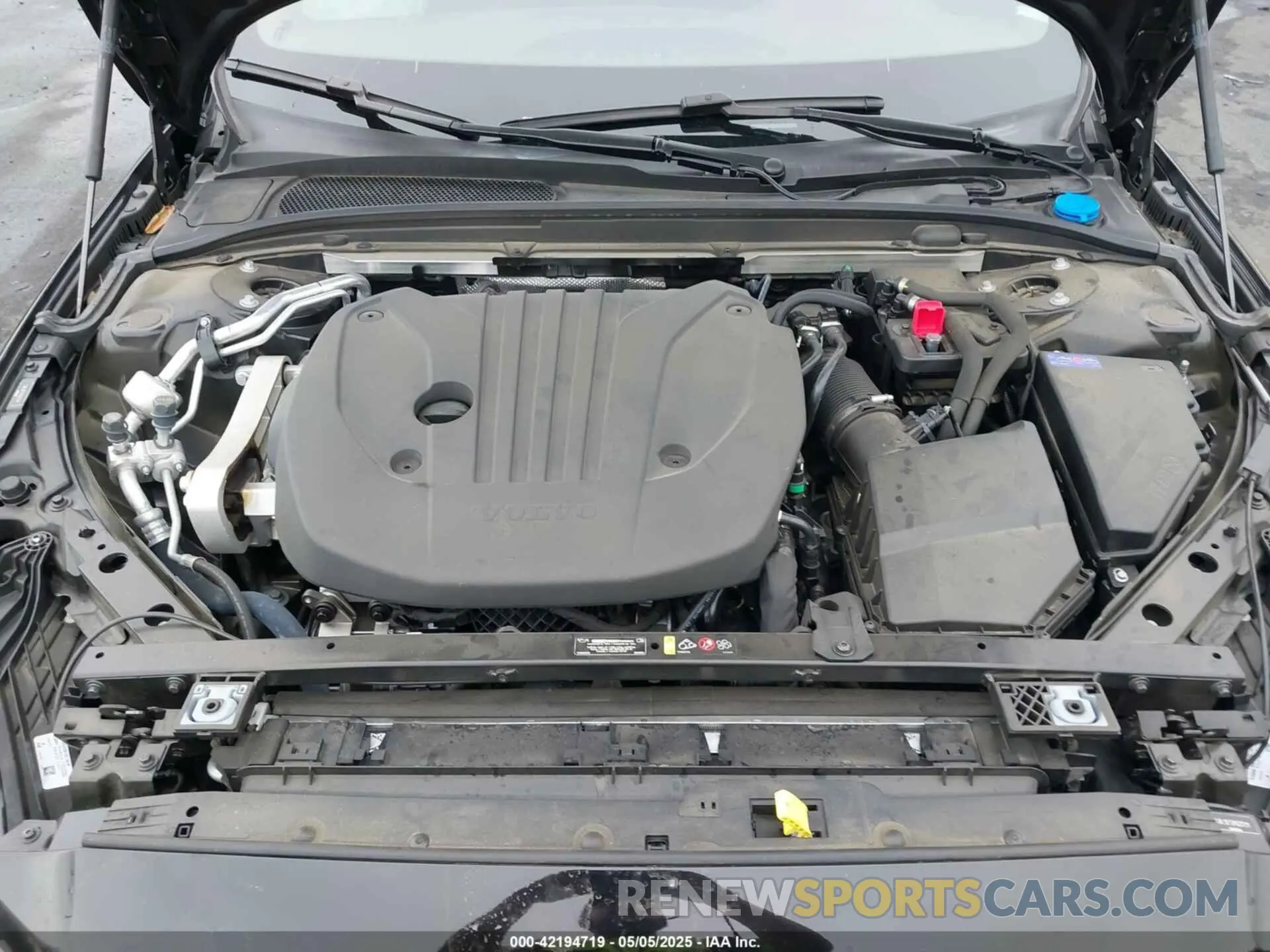 10 fotografías del automóvil dañado 7JRL12FT3PG227211 VOLVO S60 2023