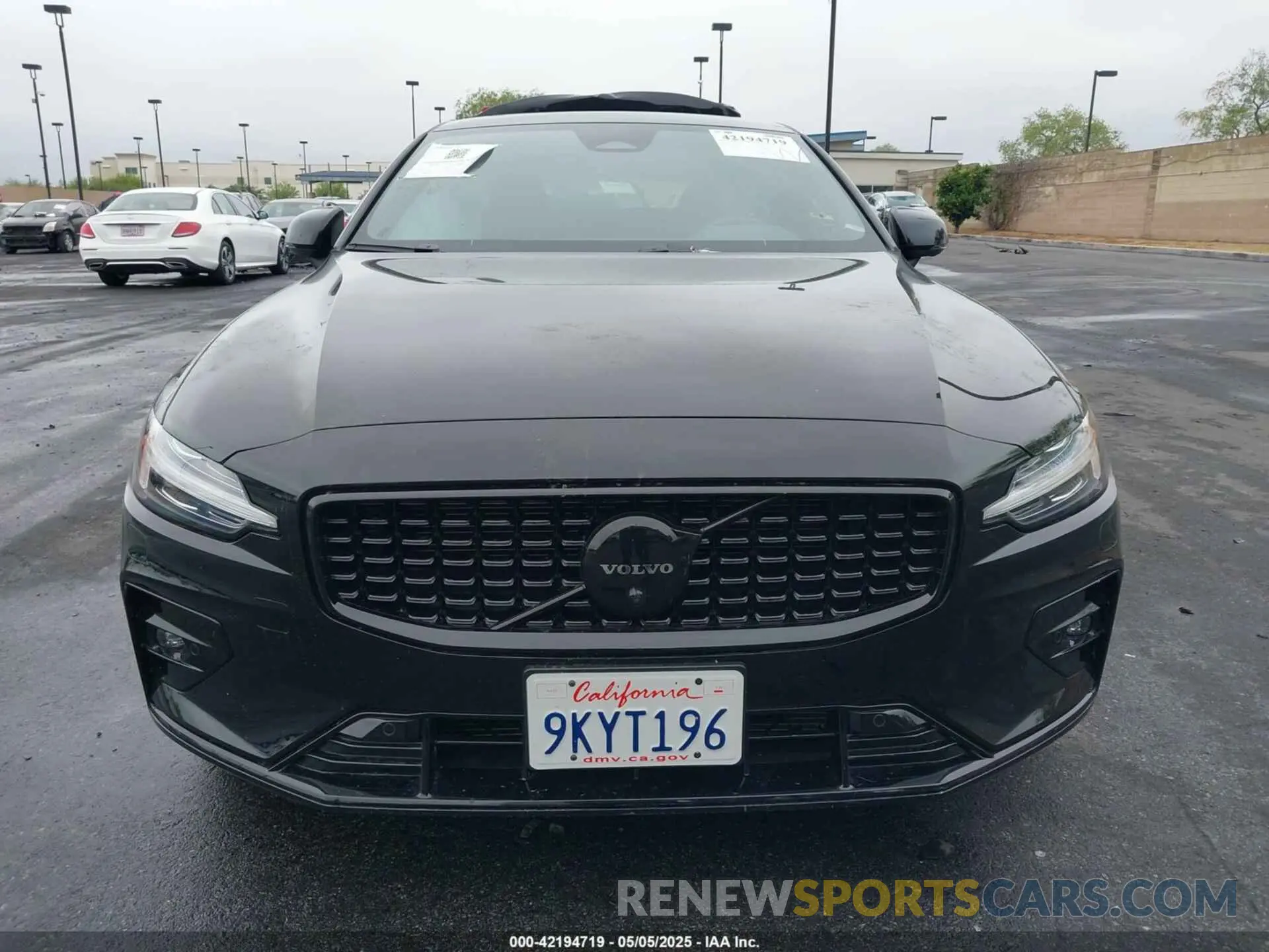 13 fotografías del automóvil dañado 7JRL12FT3PG227211 VOLVO S60 2023