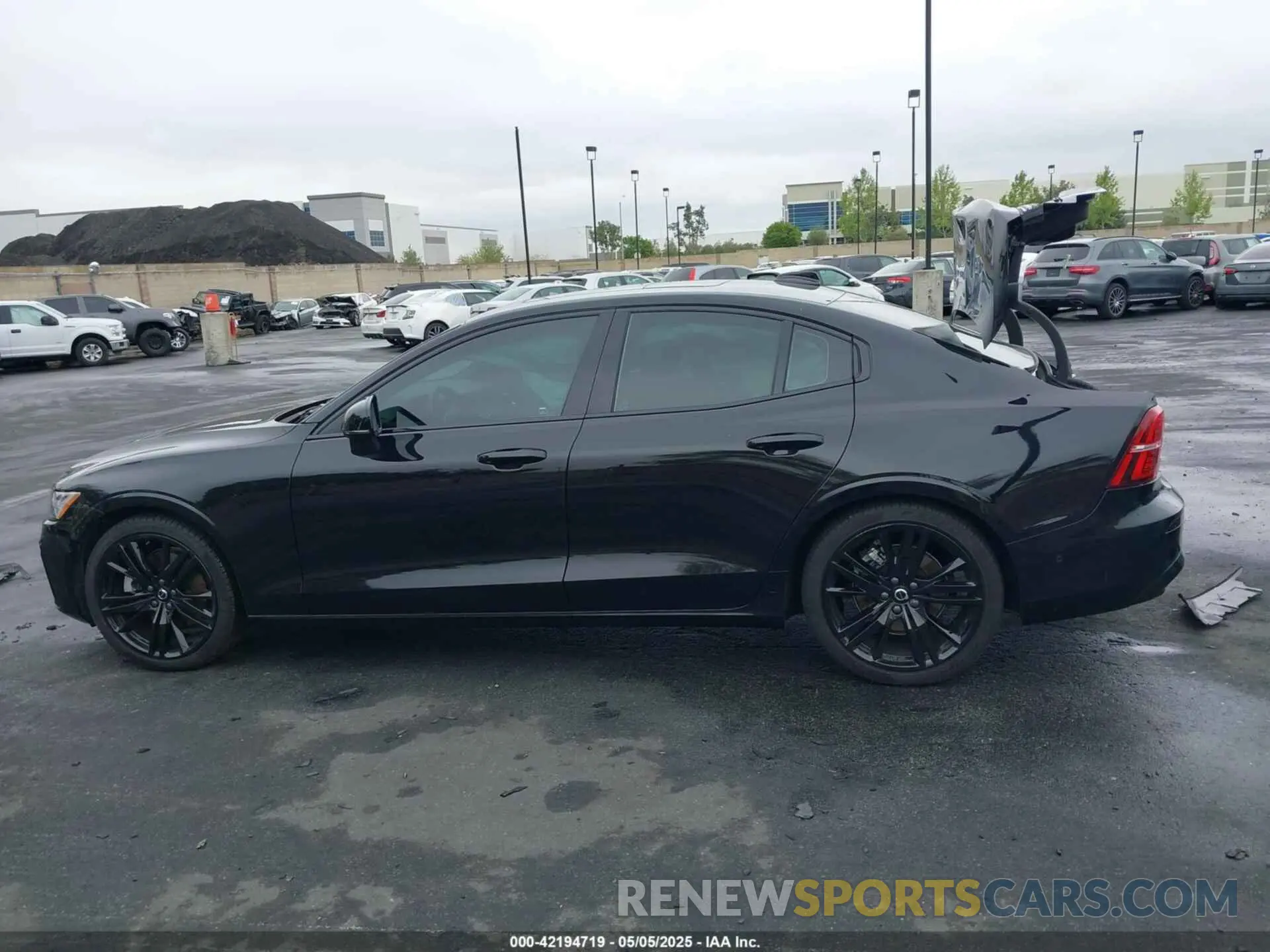 15 fotografías del automóvil dañado 7JRL12FT3PG227211 VOLVO S60 2023