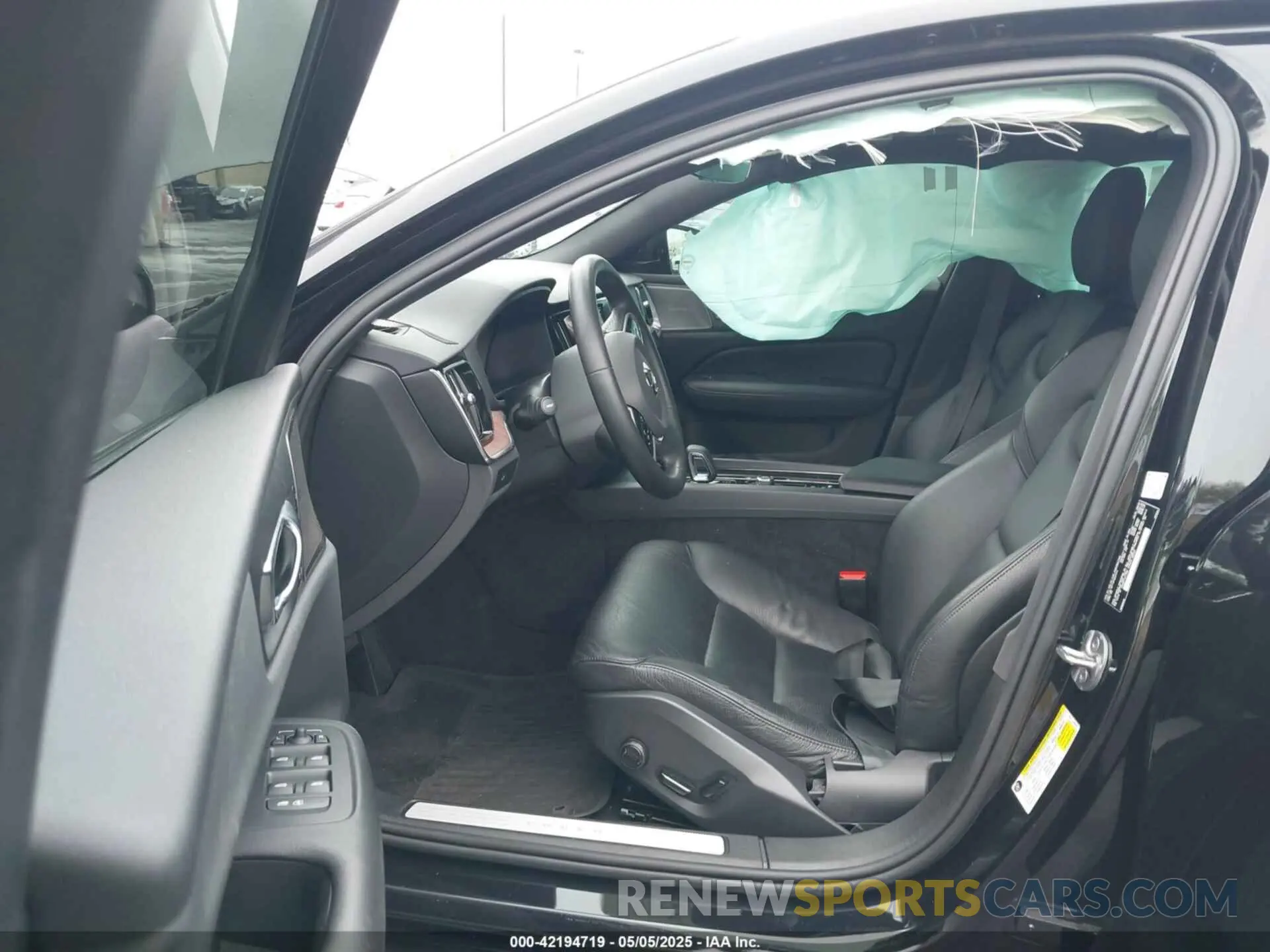 5 fotografías del automóvil dañado 7JRL12FT3PG227211 VOLVO S60 2023