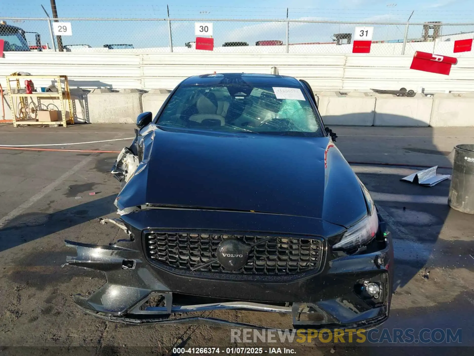 13 fotografías del automóvil dañado 7JRL12FU1PG250348 VOLVO S60 2023