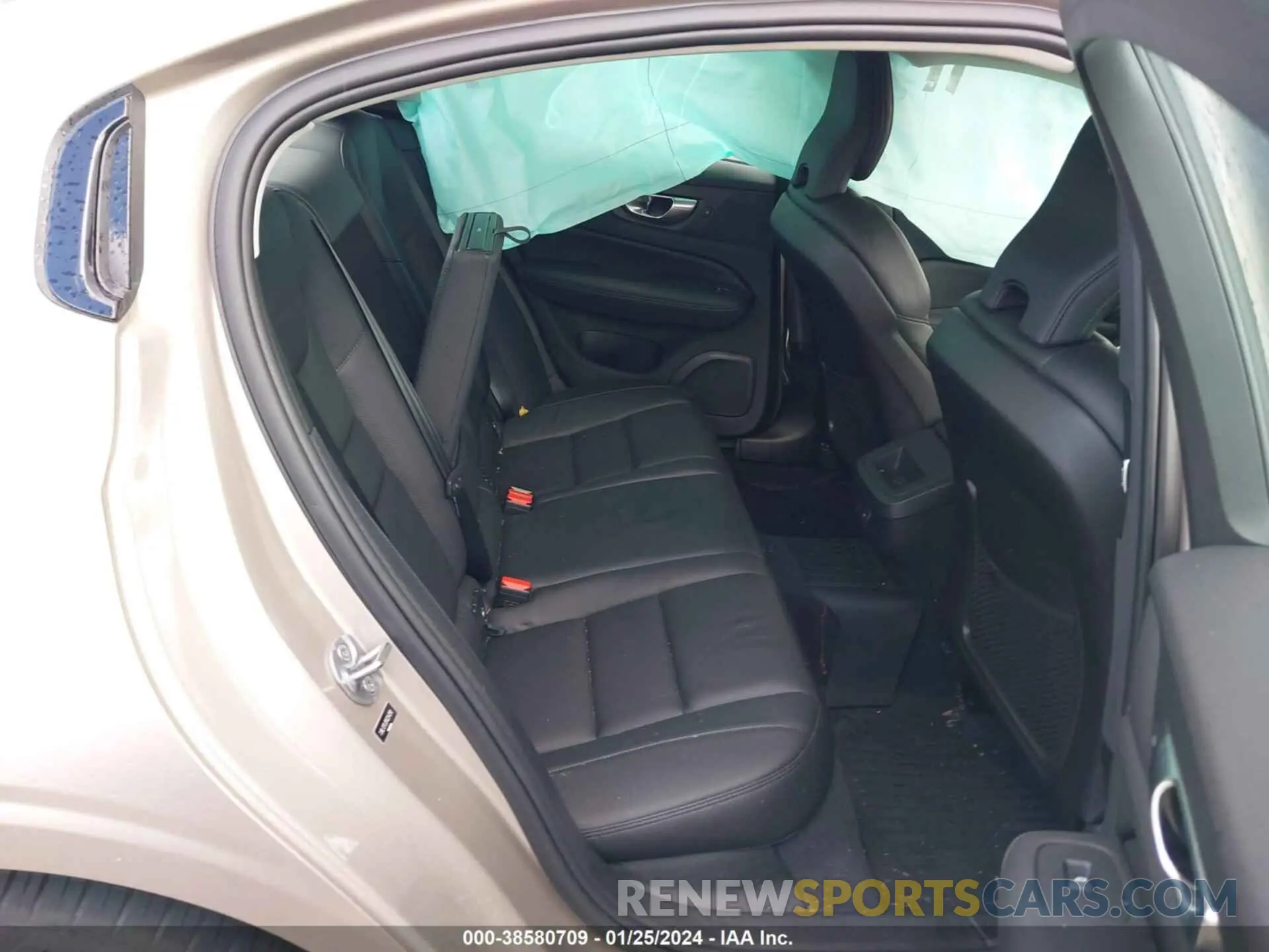 8 fotografías del automóvil dañado 7JRL12TL0PG254290 VOLVO S60 2023