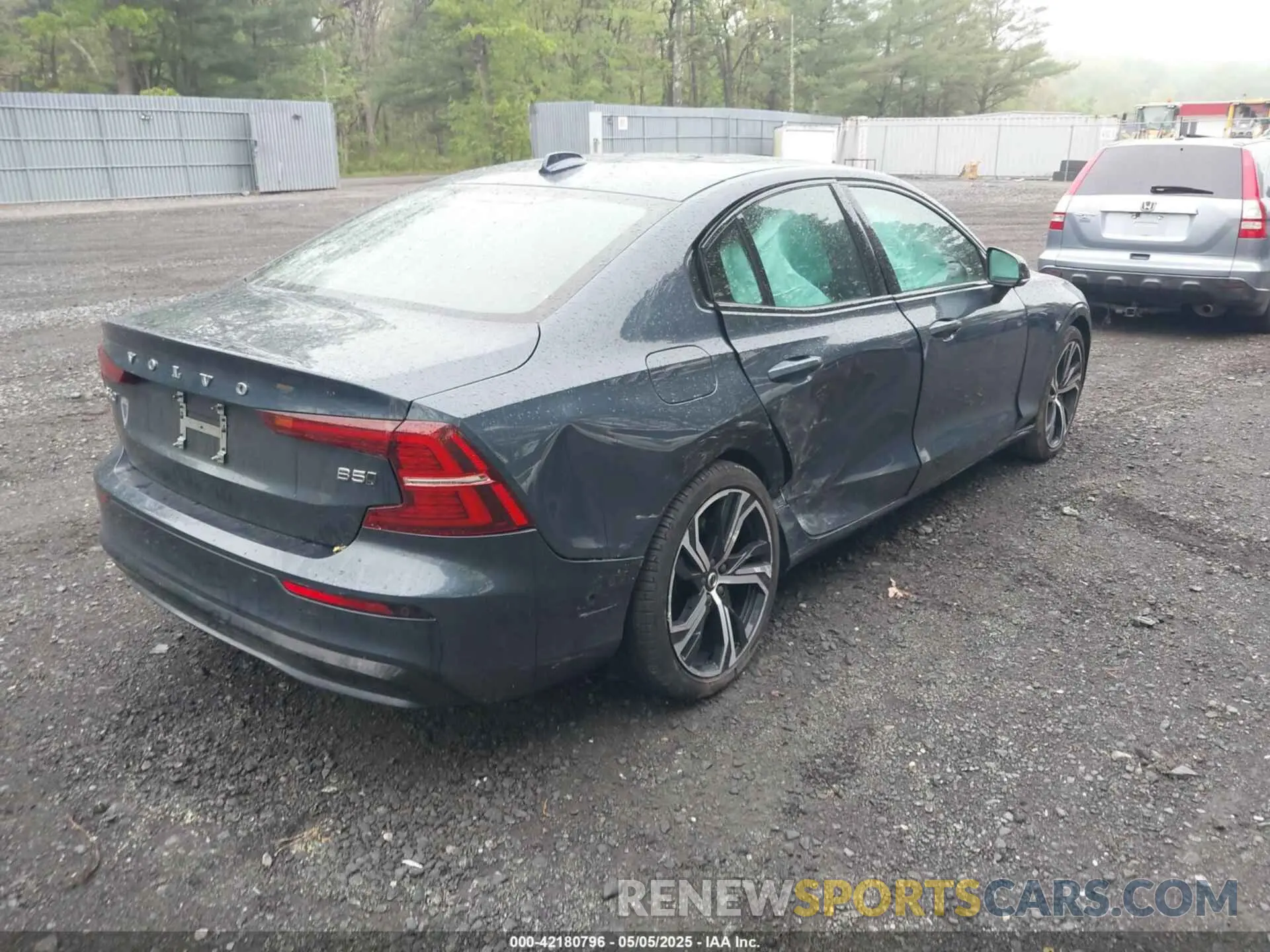 4 fotografías del automóvil dañado 7JRL12TW2PG234438 VOLVO S60 2023