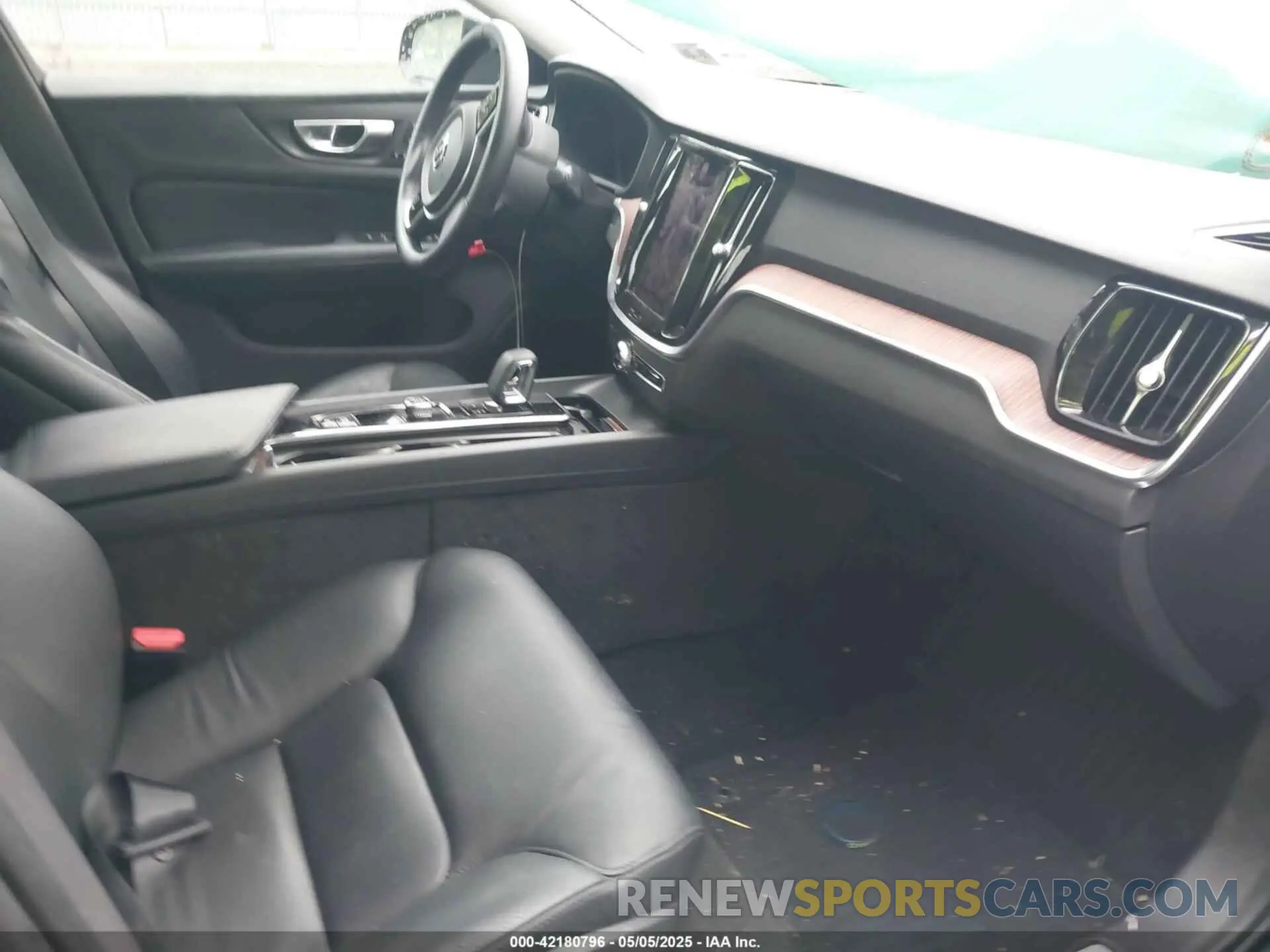 5 fotografías del automóvil dañado 7JRL12TW2PG234438 VOLVO S60 2023