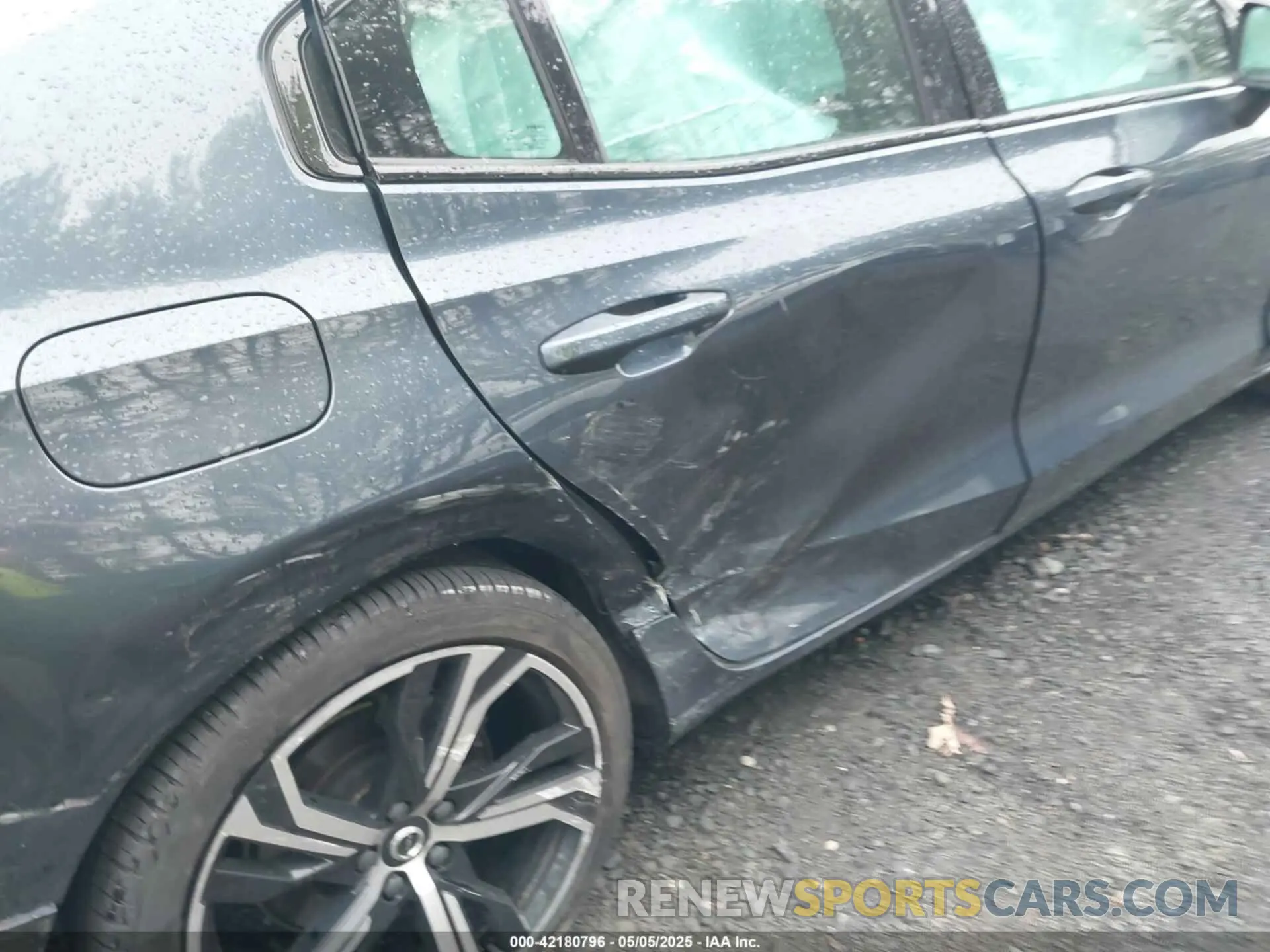6 fotografías del automóvil dañado 7JRL12TW2PG234438 VOLVO S60 2023