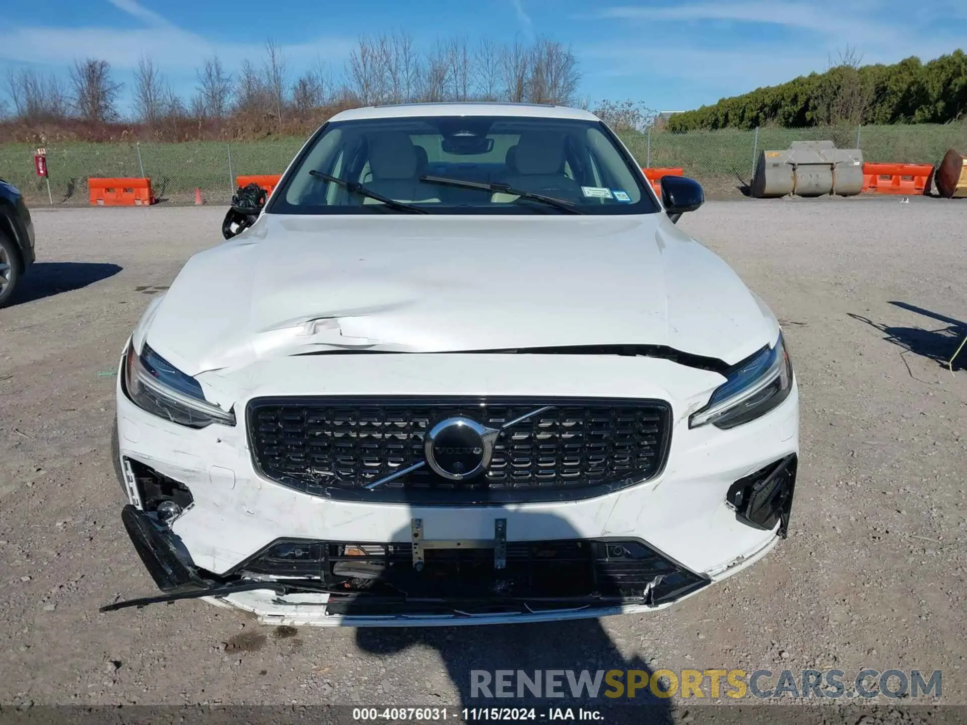 12 fotografías del automóvil dañado 7JRL12TW4PG255128 VOLVO S60 2023