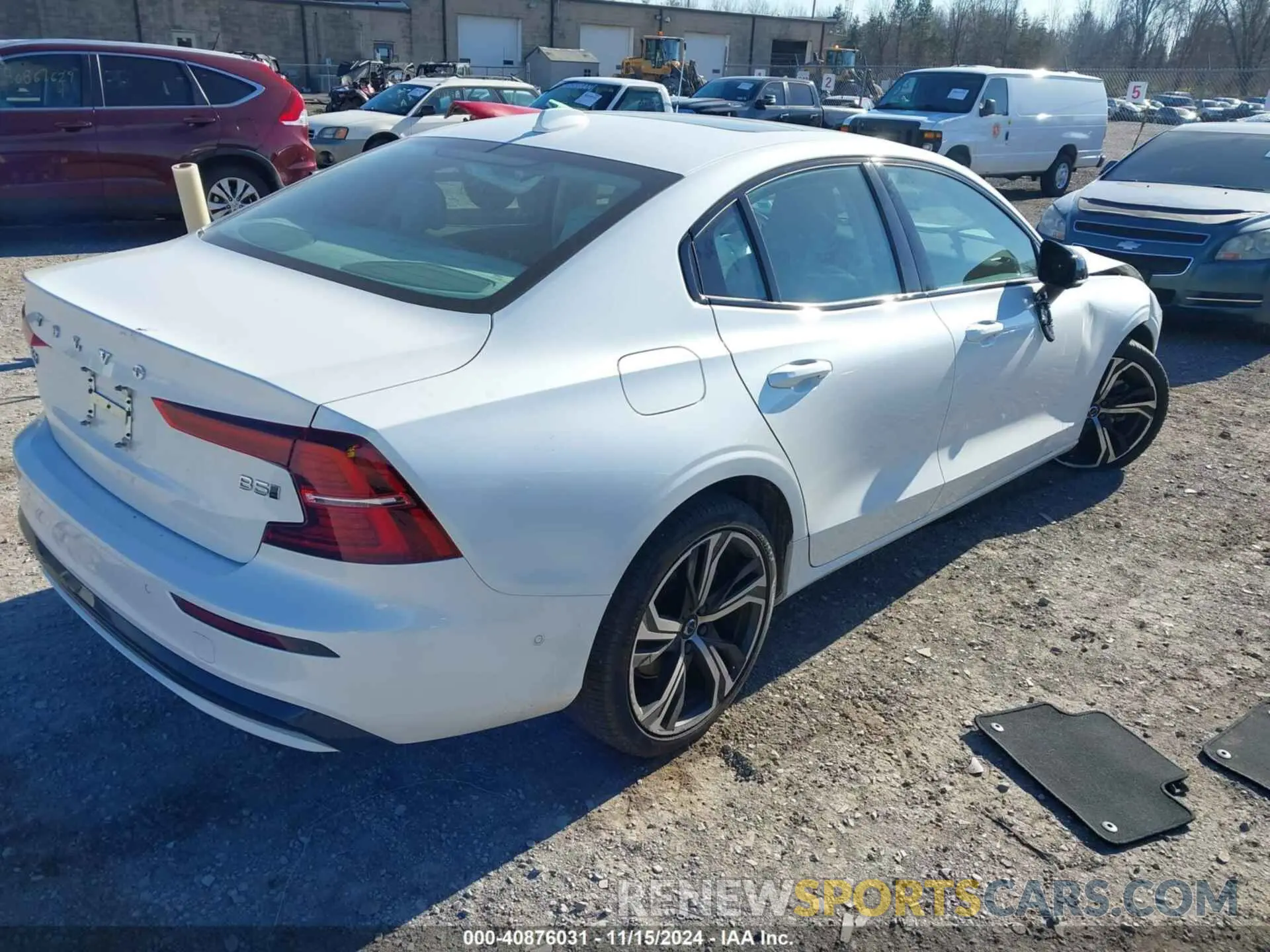 4 fotografías del automóvil dañado 7JRL12TW4PG255128 VOLVO S60 2023