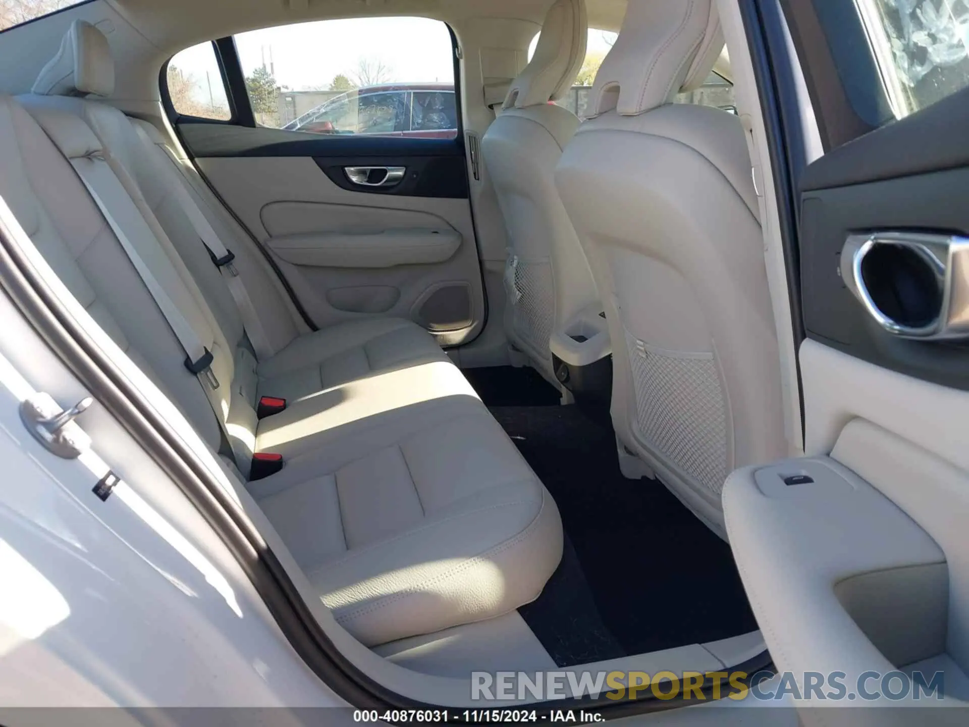 8 fotografías del automóvil dañado 7JRL12TW4PG255128 VOLVO S60 2023