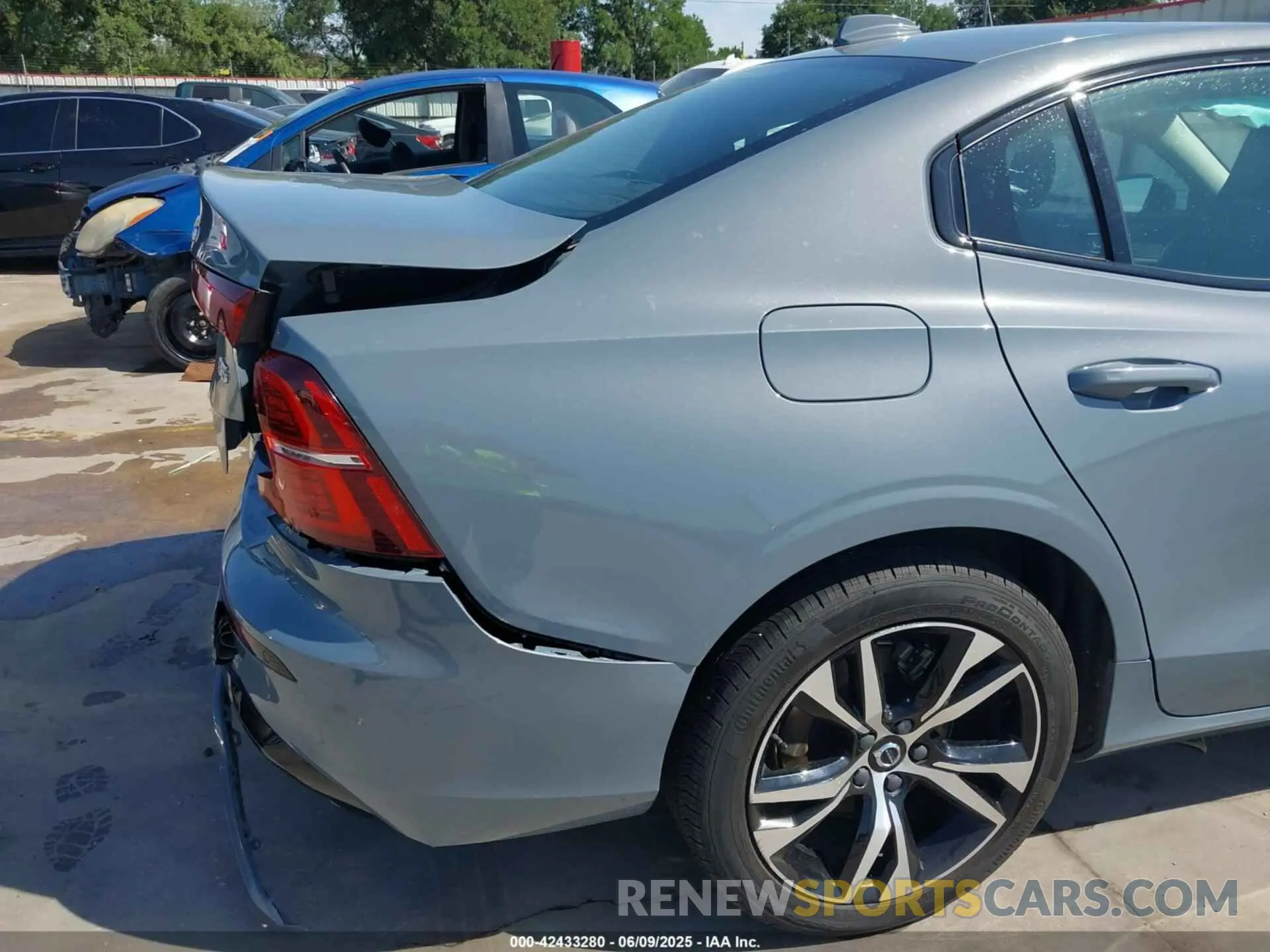 18 fotografías del automóvil dañado 7JRL12FK0RG320259 VOLVO S60 2024