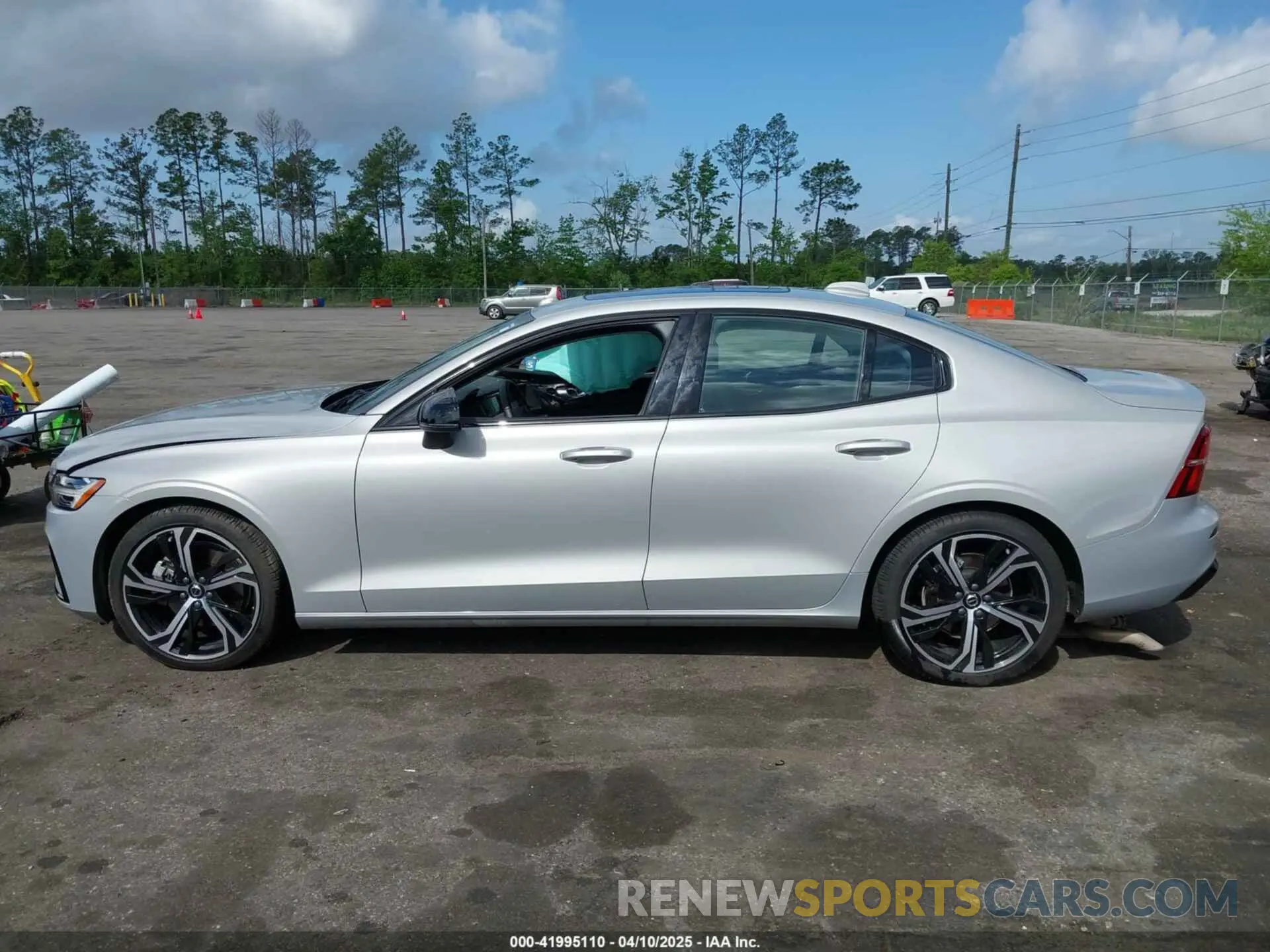 14 fotografías del automóvil dañado 7JRL12FK9RG319109 VOLVO S60 2024