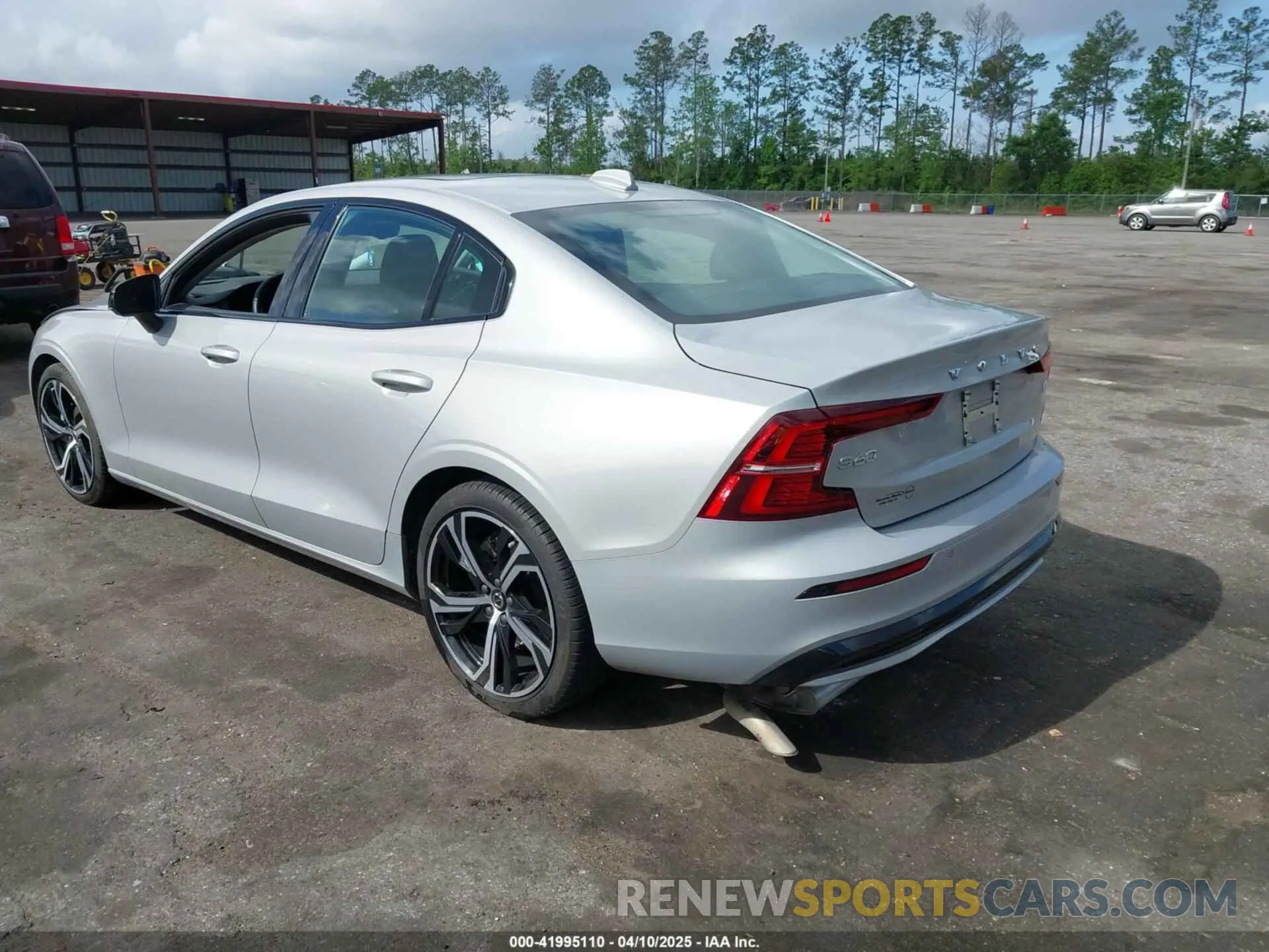 3 fotografías del automóvil dañado 7JRL12FK9RG319109 VOLVO S60 2024