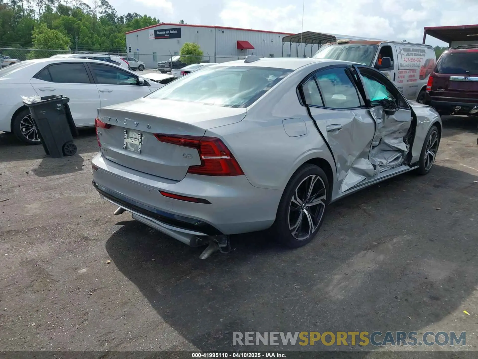 4 fotografías del automóvil dañado 7JRL12FK9RG319109 VOLVO S60 2024