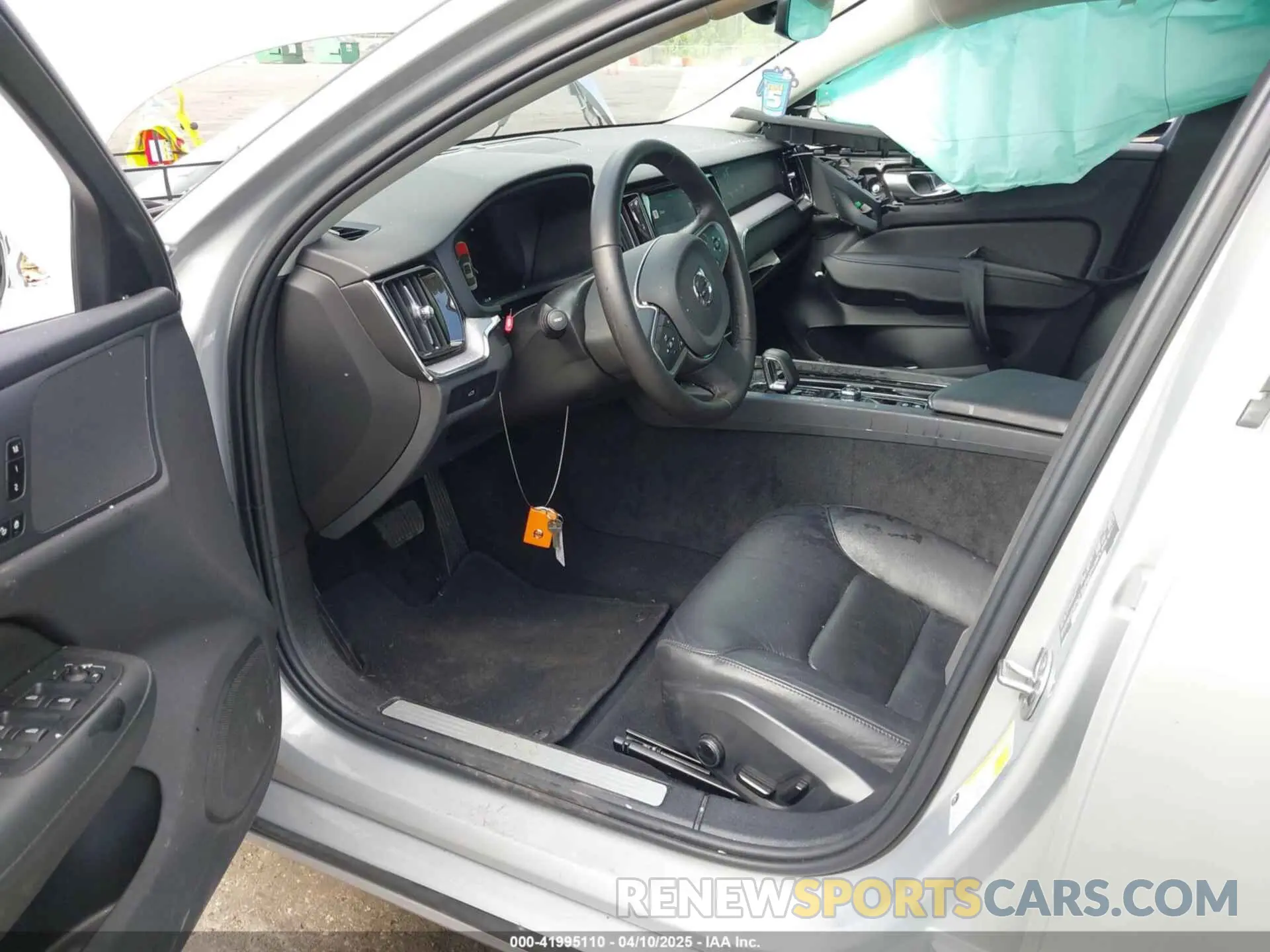 5 fotografías del automóvil dañado 7JRL12FK9RG319109 VOLVO S60 2024