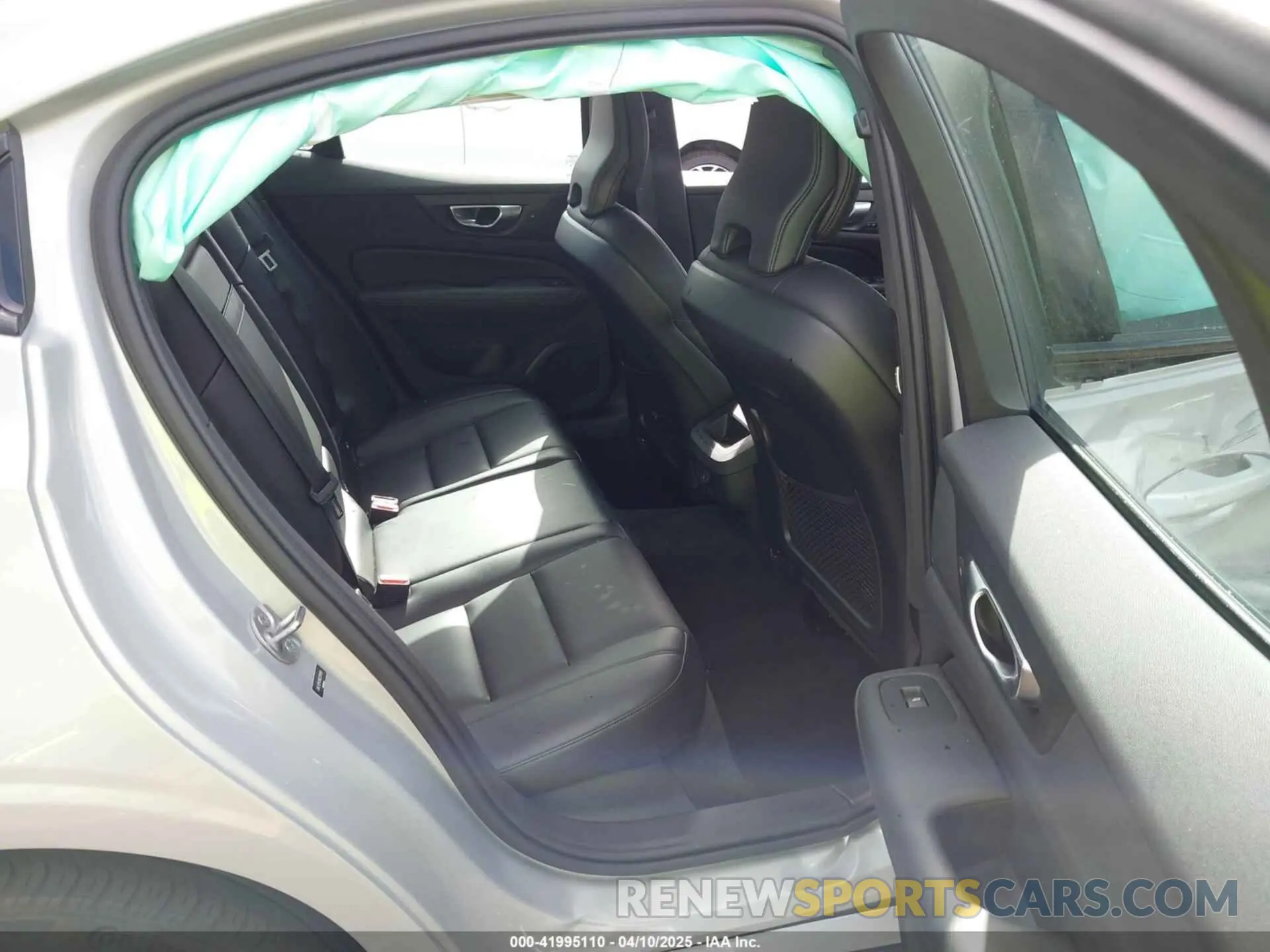 8 fotografías del automóvil dañado 7JRL12FK9RG319109 VOLVO S60 2024
