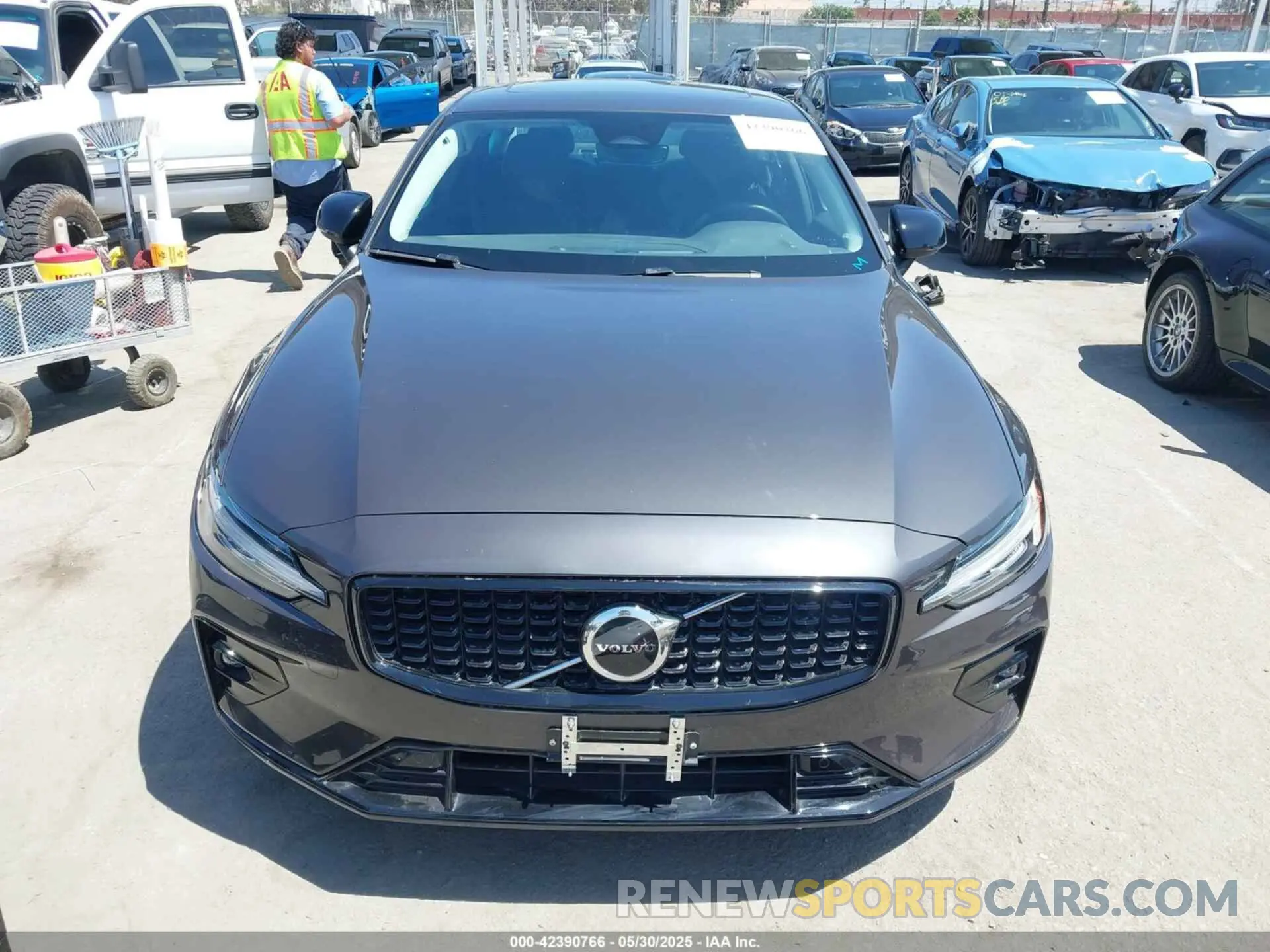 12 fotografías del automóvil dañado 7JRL12FKXRG296326 VOLVO S60 2024