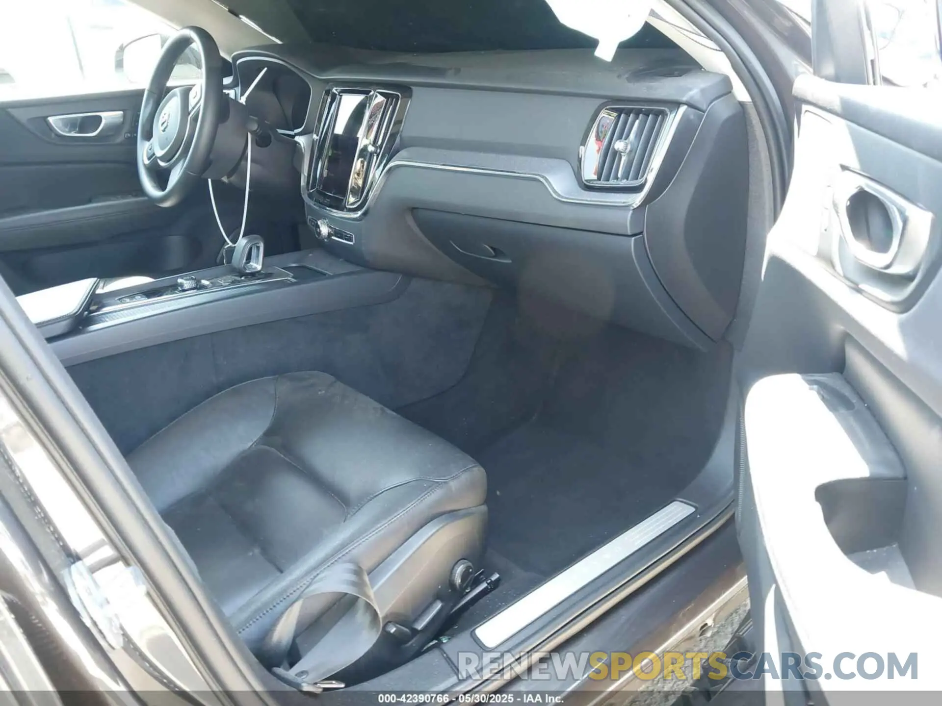 5 fotografías del automóvil dañado 7JRL12FKXRG296326 VOLVO S60 2024