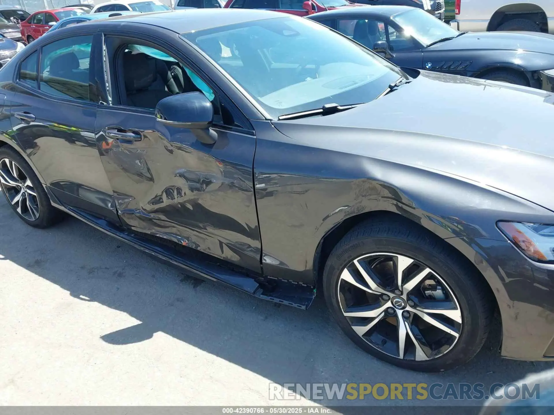 6 fotografías del automóvil dañado 7JRL12FKXRG296326 VOLVO S60 2024