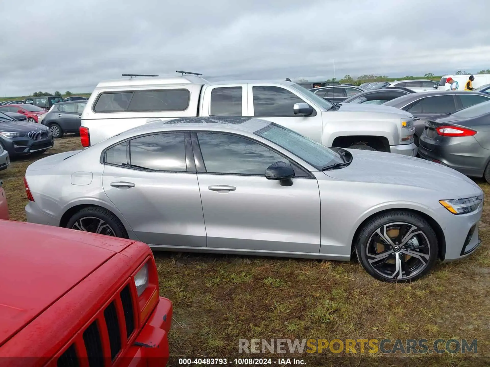 13 fotografías del automóvil dañado 7JRL12FL5RG313655 VOLVO S60 2024