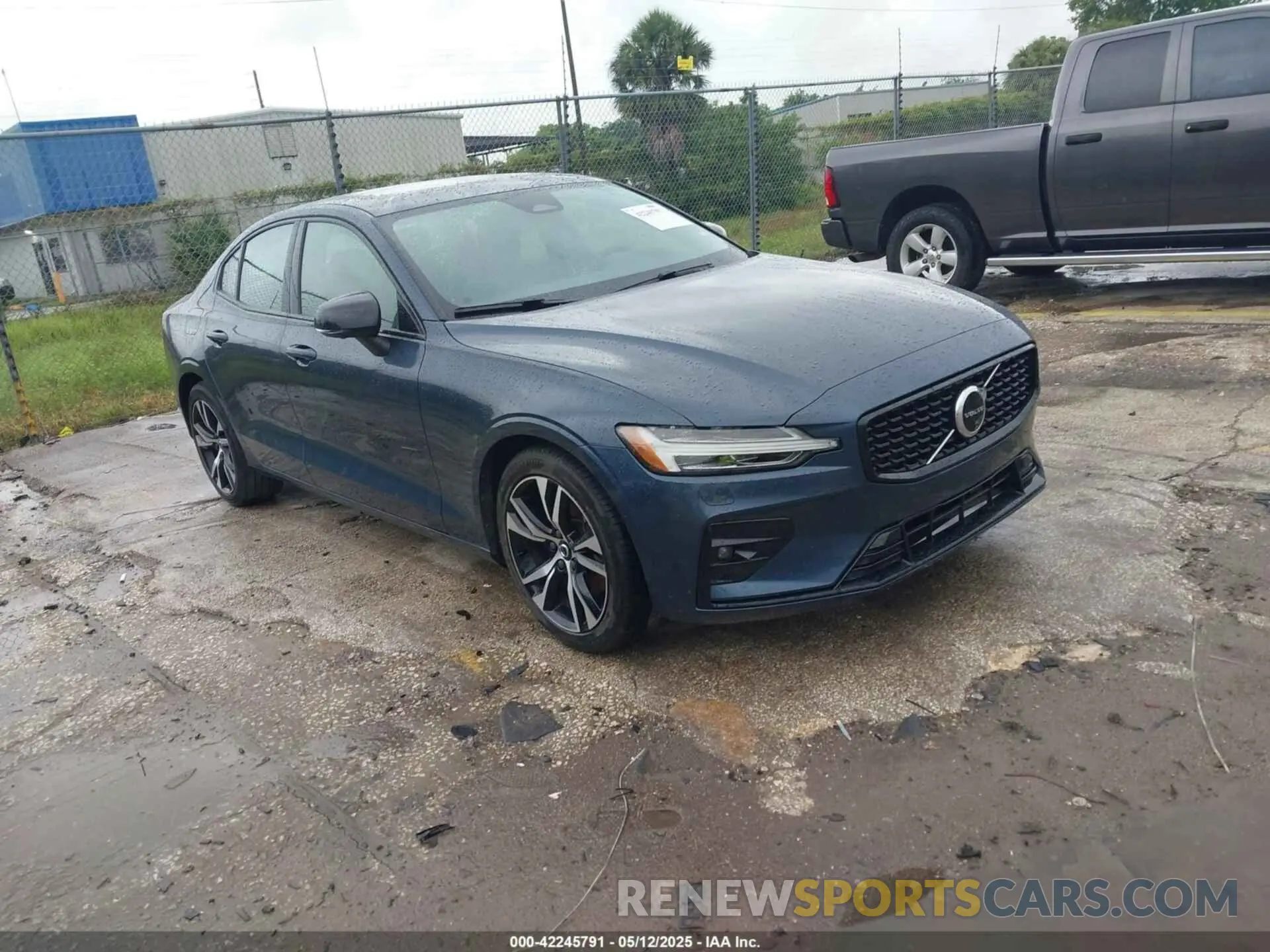 1 fotografías del automóvil dañado 7JRL12FL8RG295491 VOLVO S60 2024