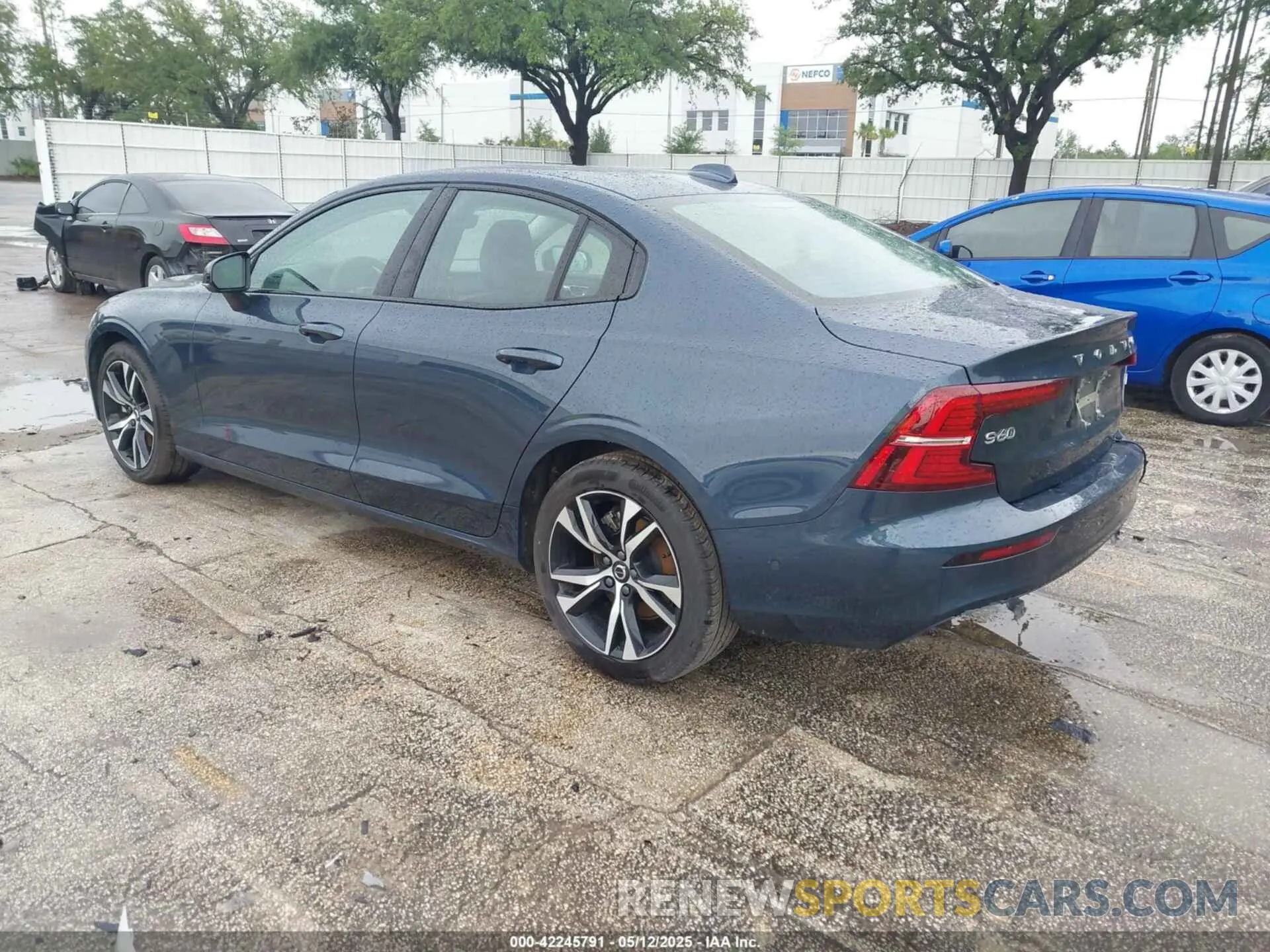 3 fotografías del automóvil dañado 7JRL12FL8RG295491 VOLVO S60 2024