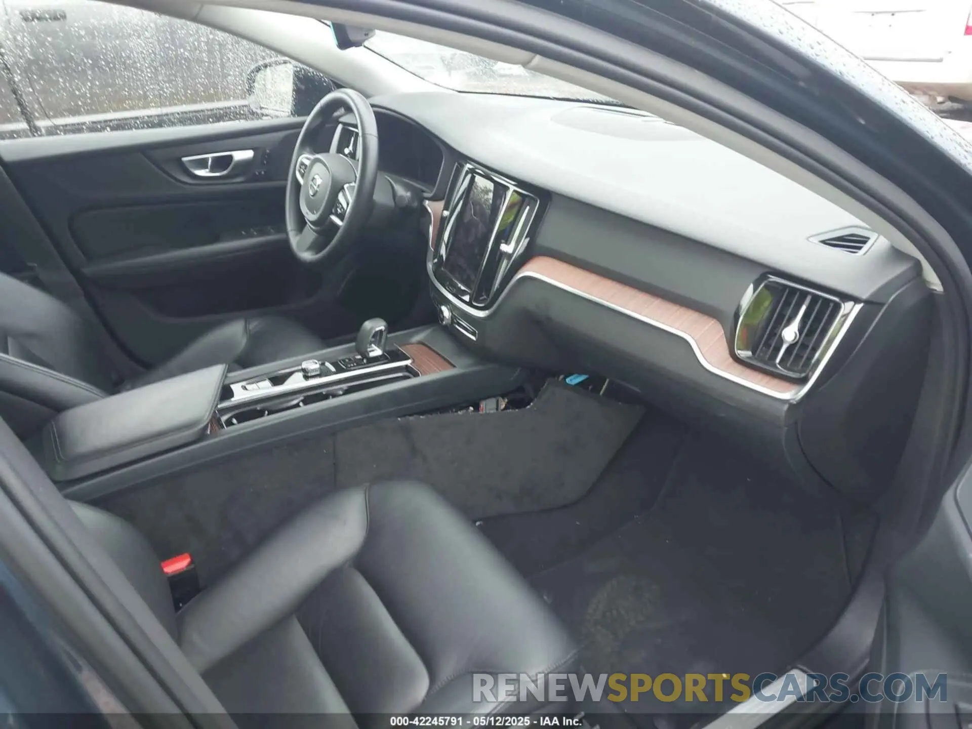 5 fotografías del automóvil dañado 7JRL12FL8RG295491 VOLVO S60 2024