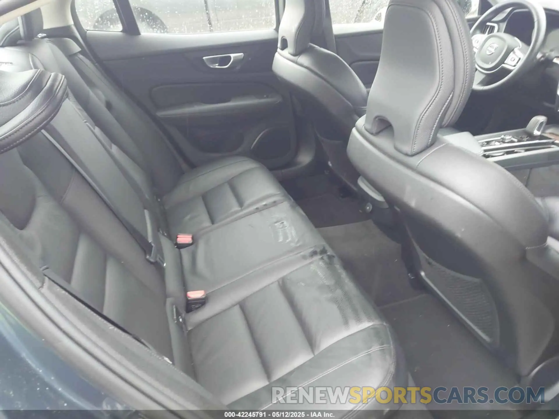 8 fotografías del automóvil dañado 7JRL12FL8RG295491 VOLVO S60 2024