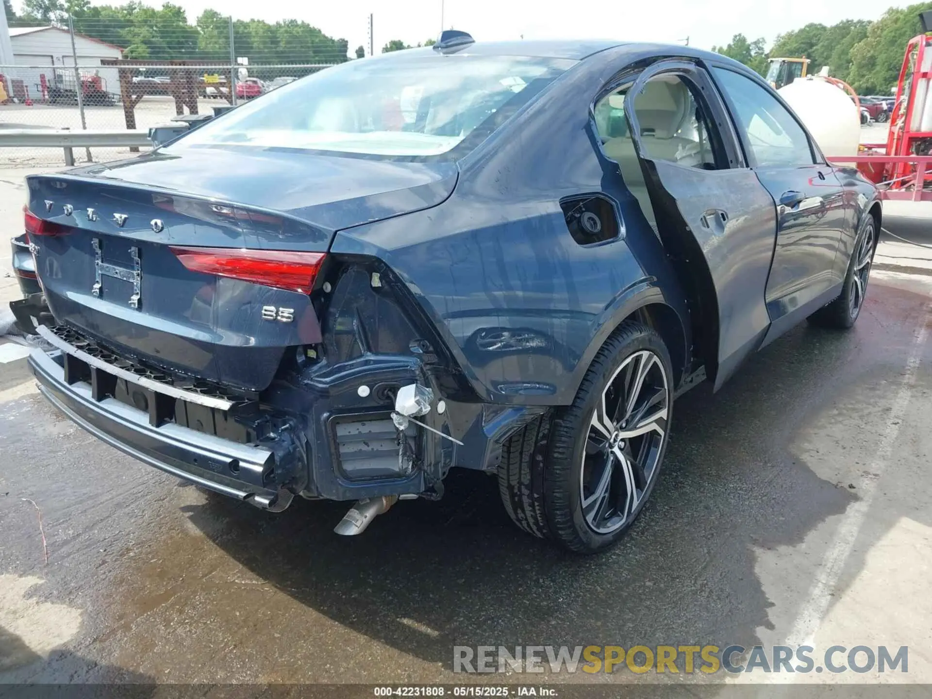 4 fotografías del automóvil dañado 7JRL12FL9RG294057 VOLVO S60 2024