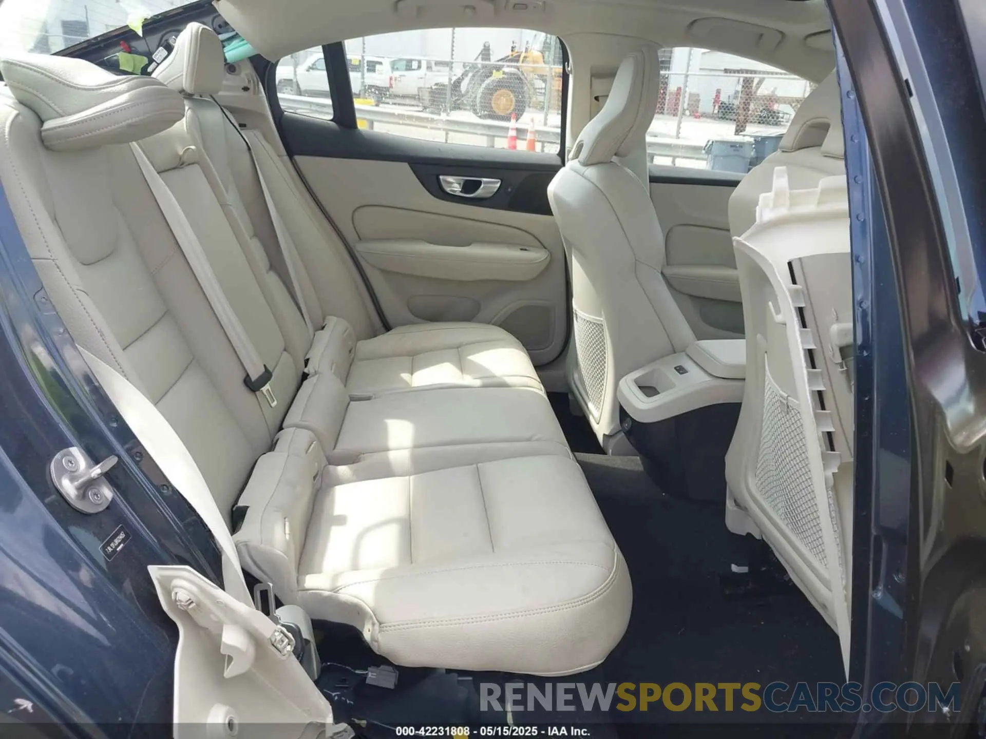 8 fotografías del automóvil dañado 7JRL12FL9RG294057 VOLVO S60 2024