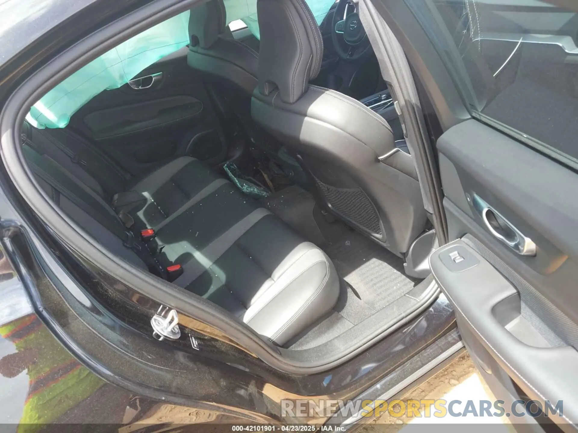 8 fotografías del automóvil dañado 7JRL12THXRG293984 VOLVO S60 2024