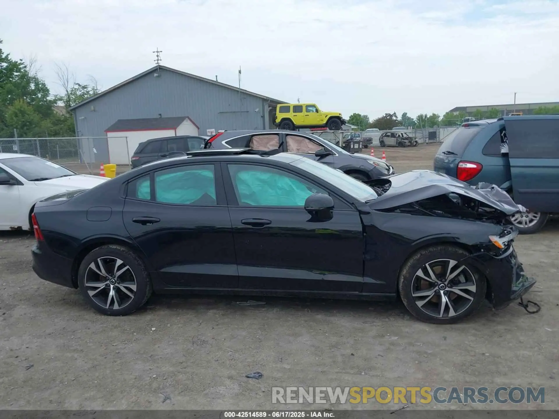 13 fotografías del automóvil dañado 7JRL12TK3RG297323 VOLVO S60 2024