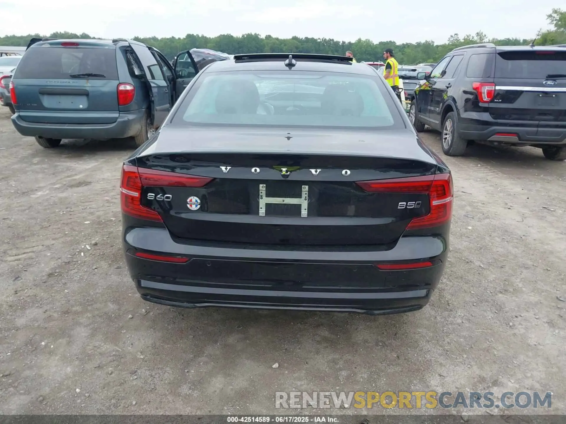 16 fotografías del automóvil dañado 7JRL12TK3RG297323 VOLVO S60 2024
