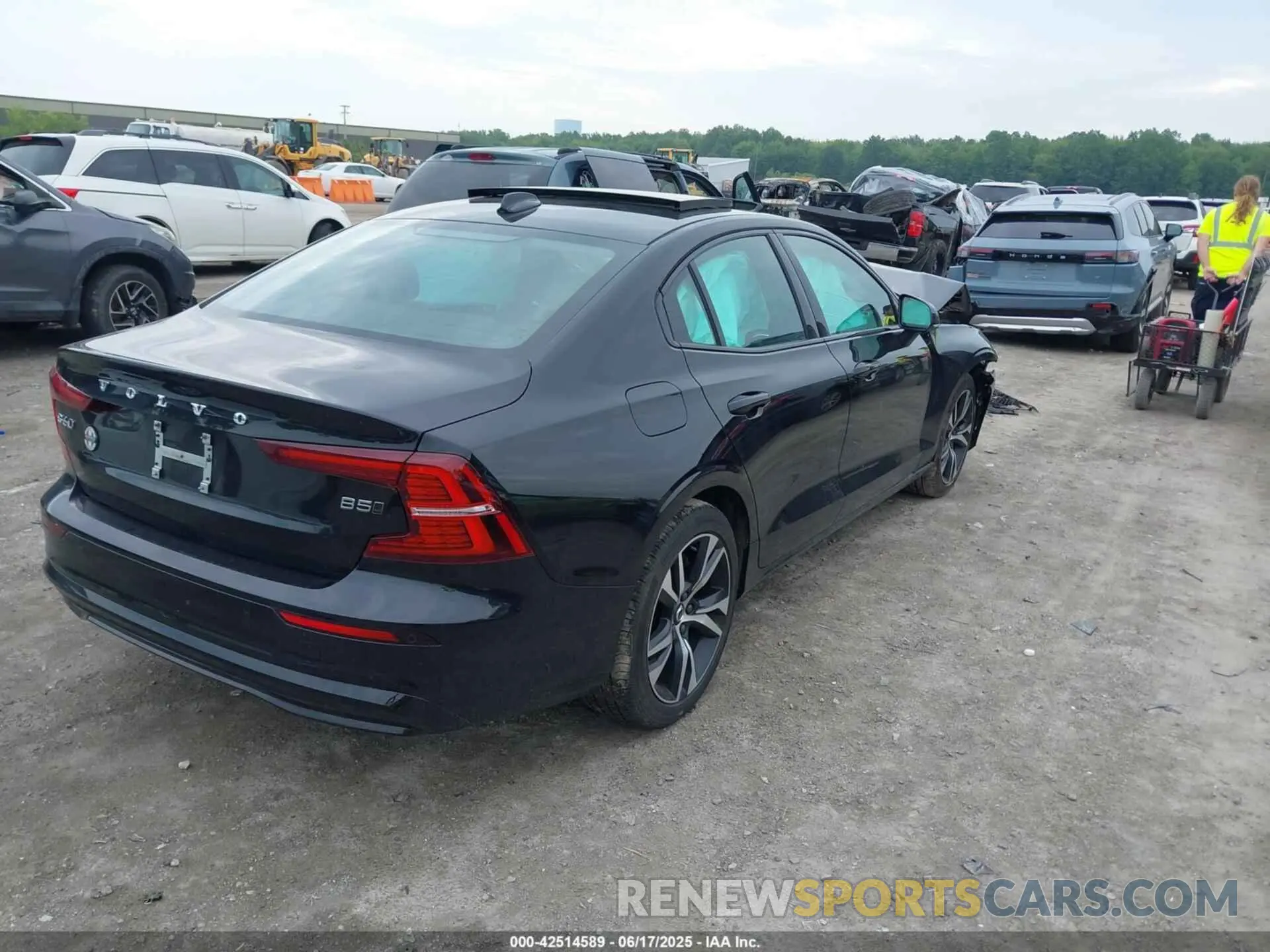 4 fotografías del automóvil dañado 7JRL12TK3RG297323 VOLVO S60 2024
