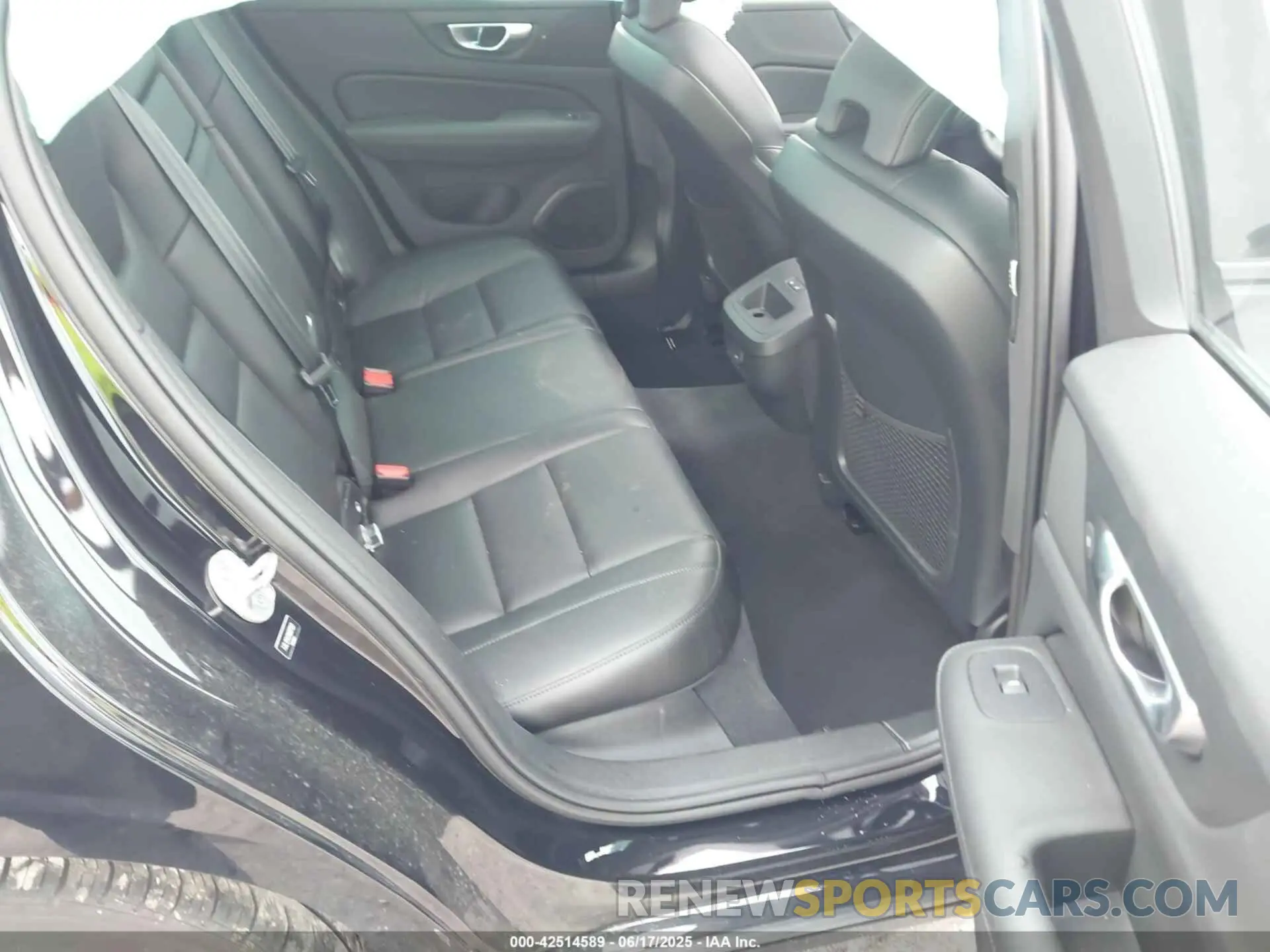 8 fotografías del automóvil dañado 7JRL12TK3RG297323 VOLVO S60 2024