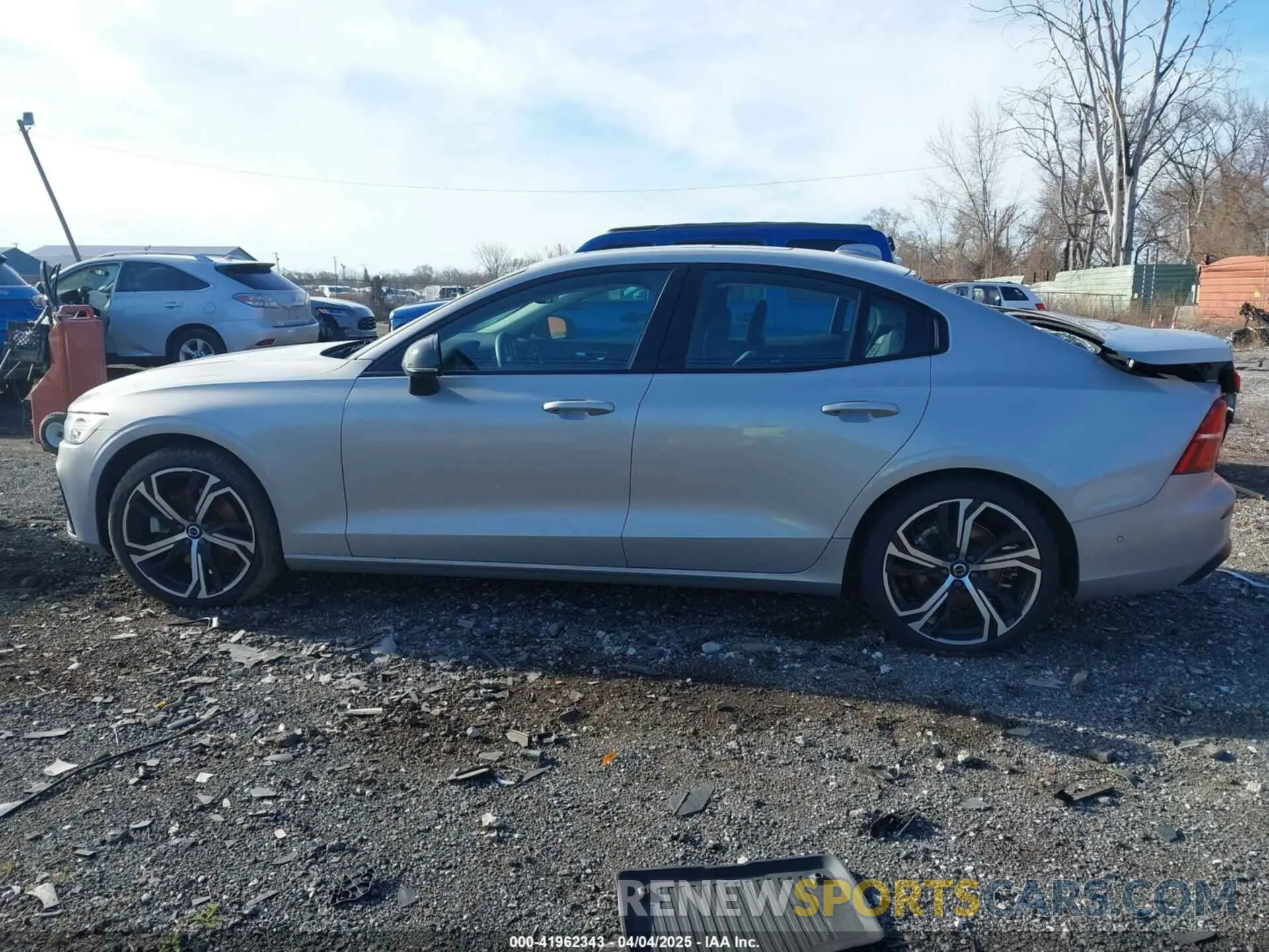 14 fotografías del automóvil dañado 7JRL12TL6RG307965 VOLVO S60 2024