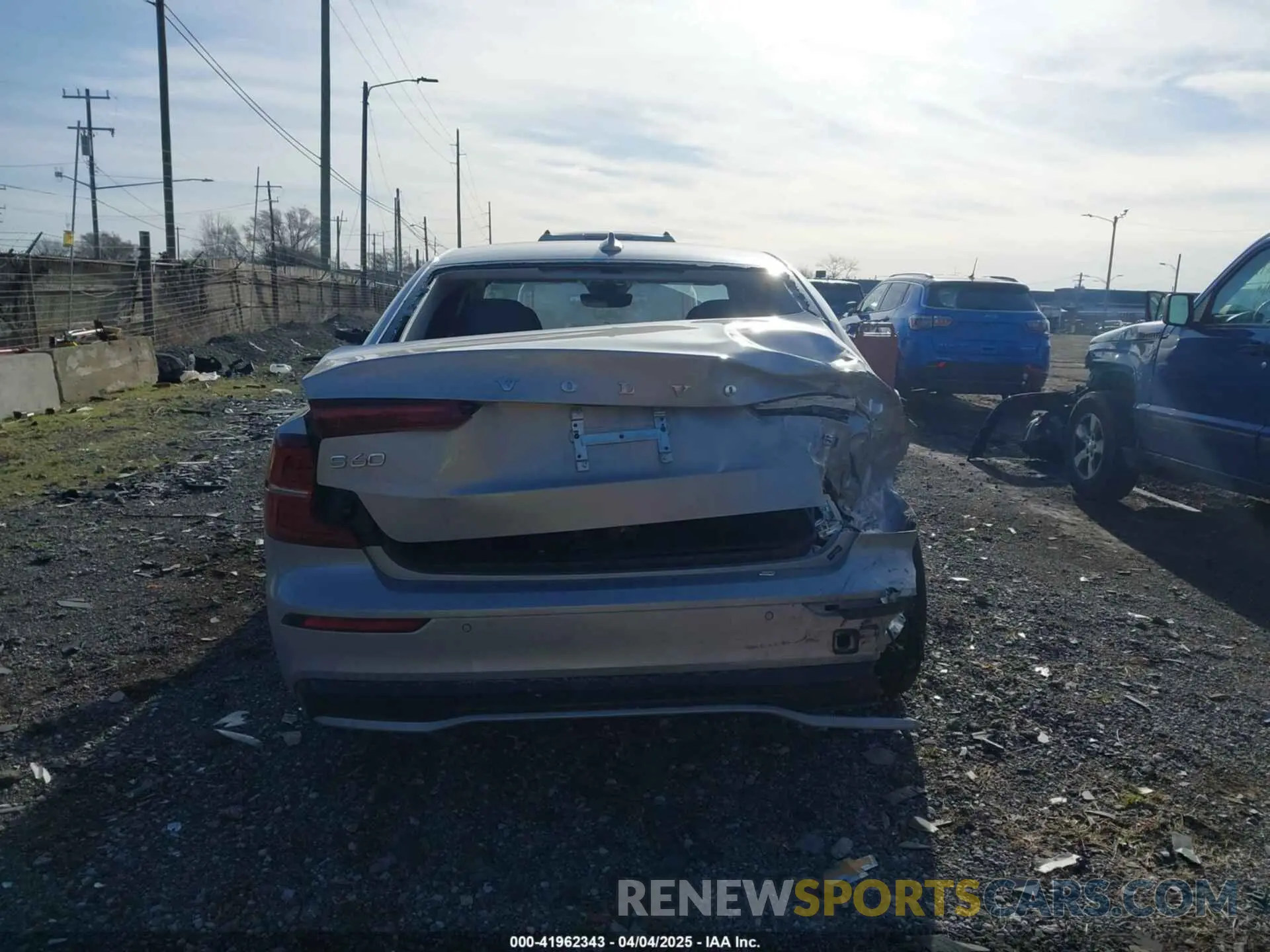 16 fotografías del automóvil dañado 7JRL12TL6RG307965 VOLVO S60 2024