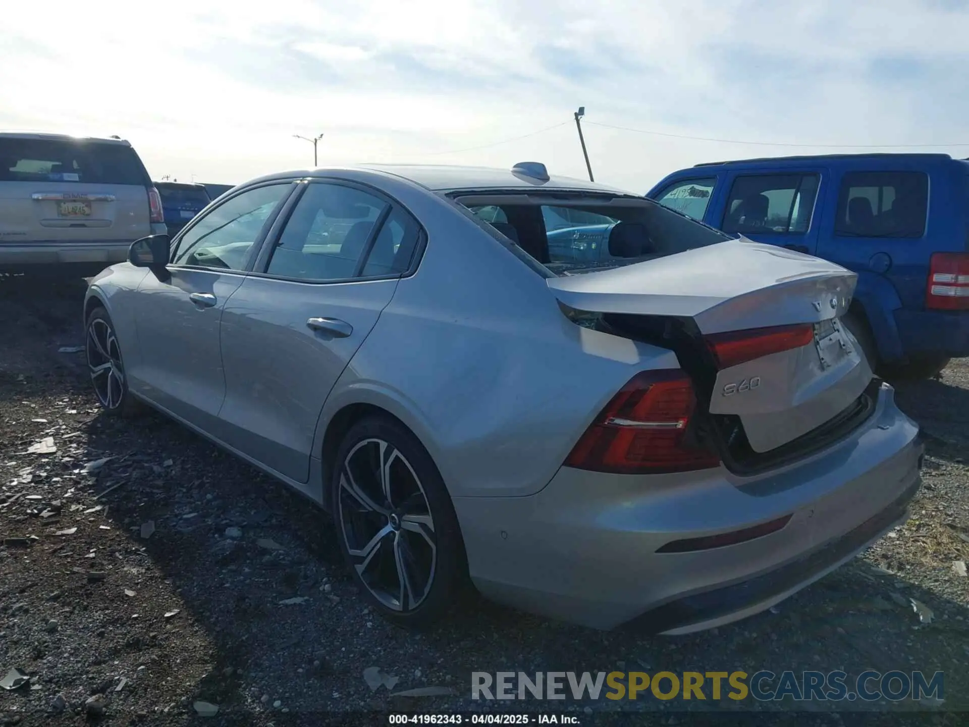 3 fotografías del automóvil dañado 7JRL12TL6RG307965 VOLVO S60 2024