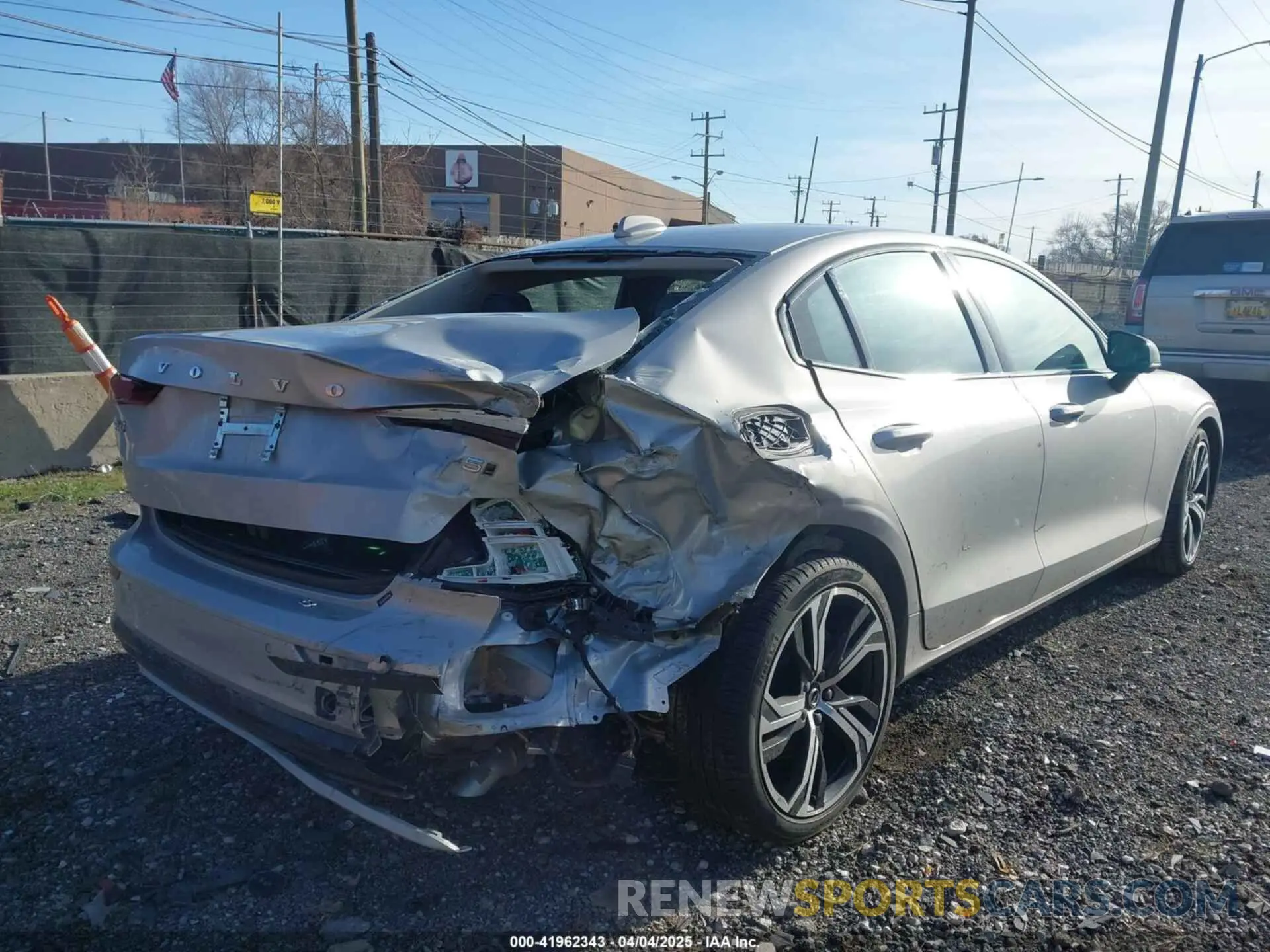 4 fotografías del automóvil dañado 7JRL12TL6RG307965 VOLVO S60 2024